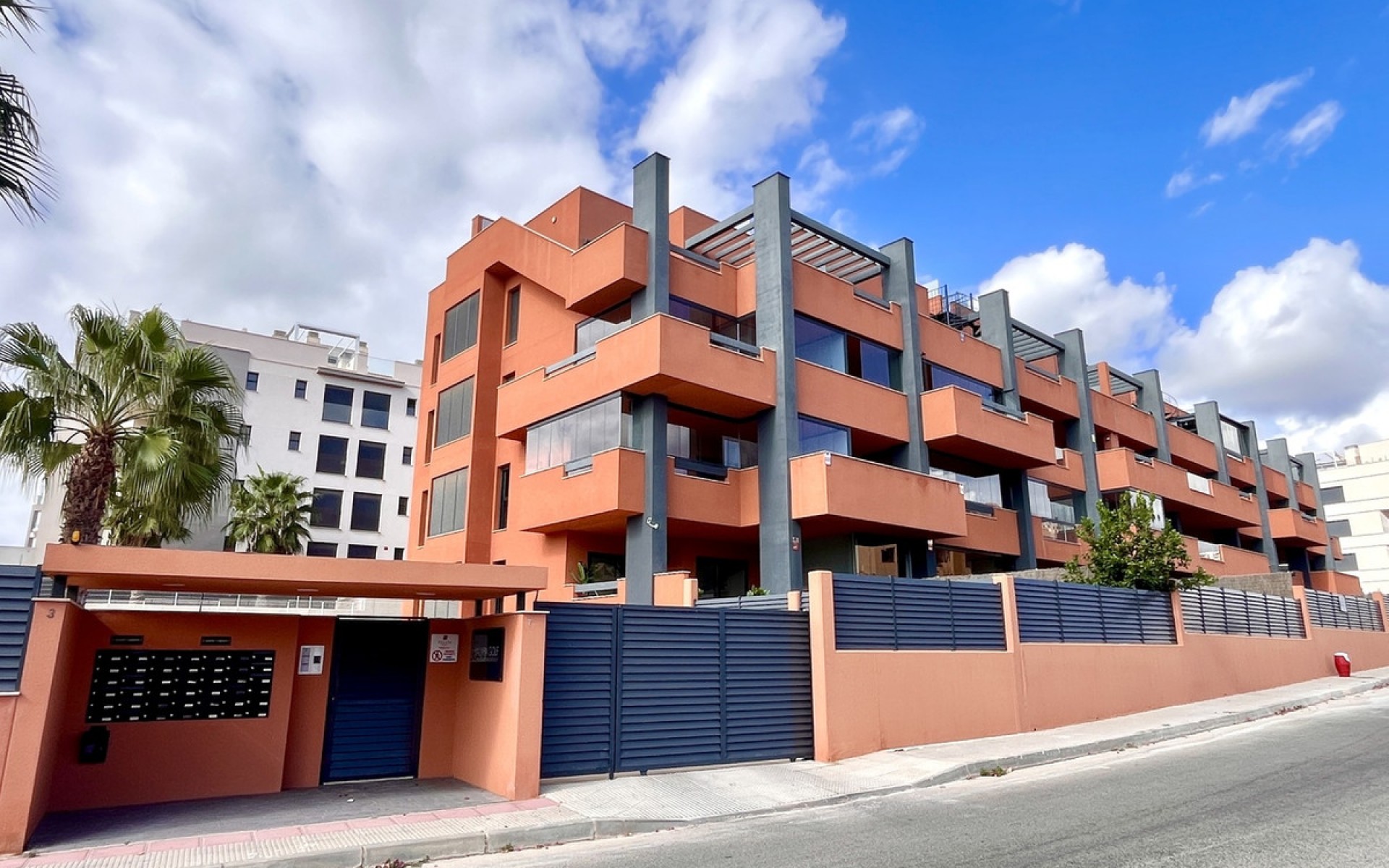 Resale - Apartment - Villamartin