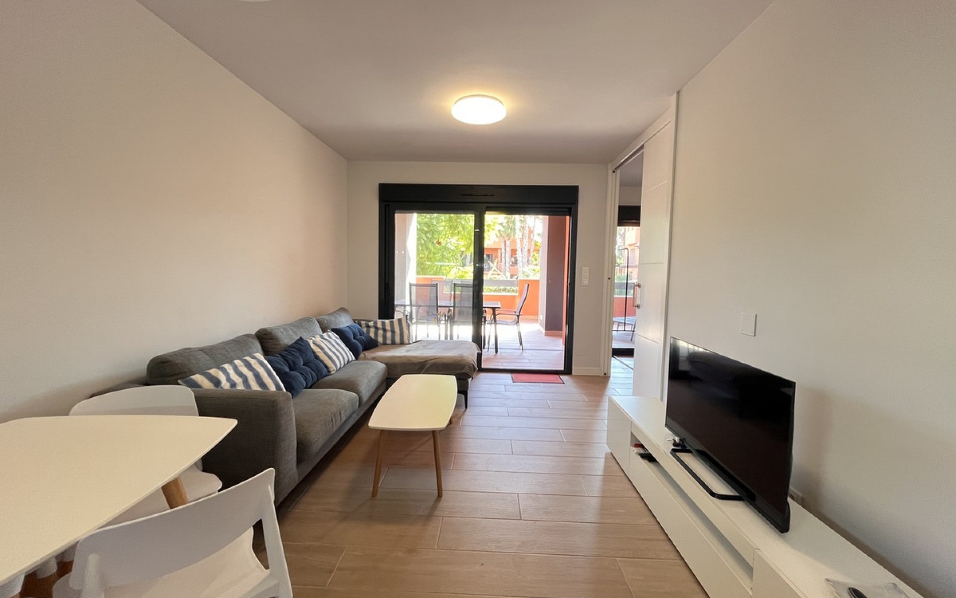 Resale - Apartment - Villamartin