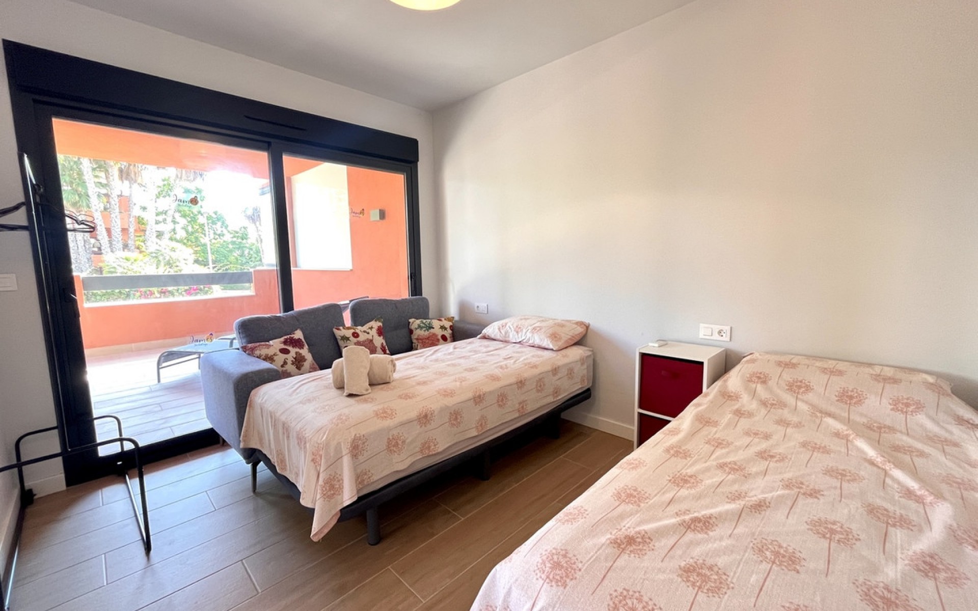 Resale - Apartment - Villamartin