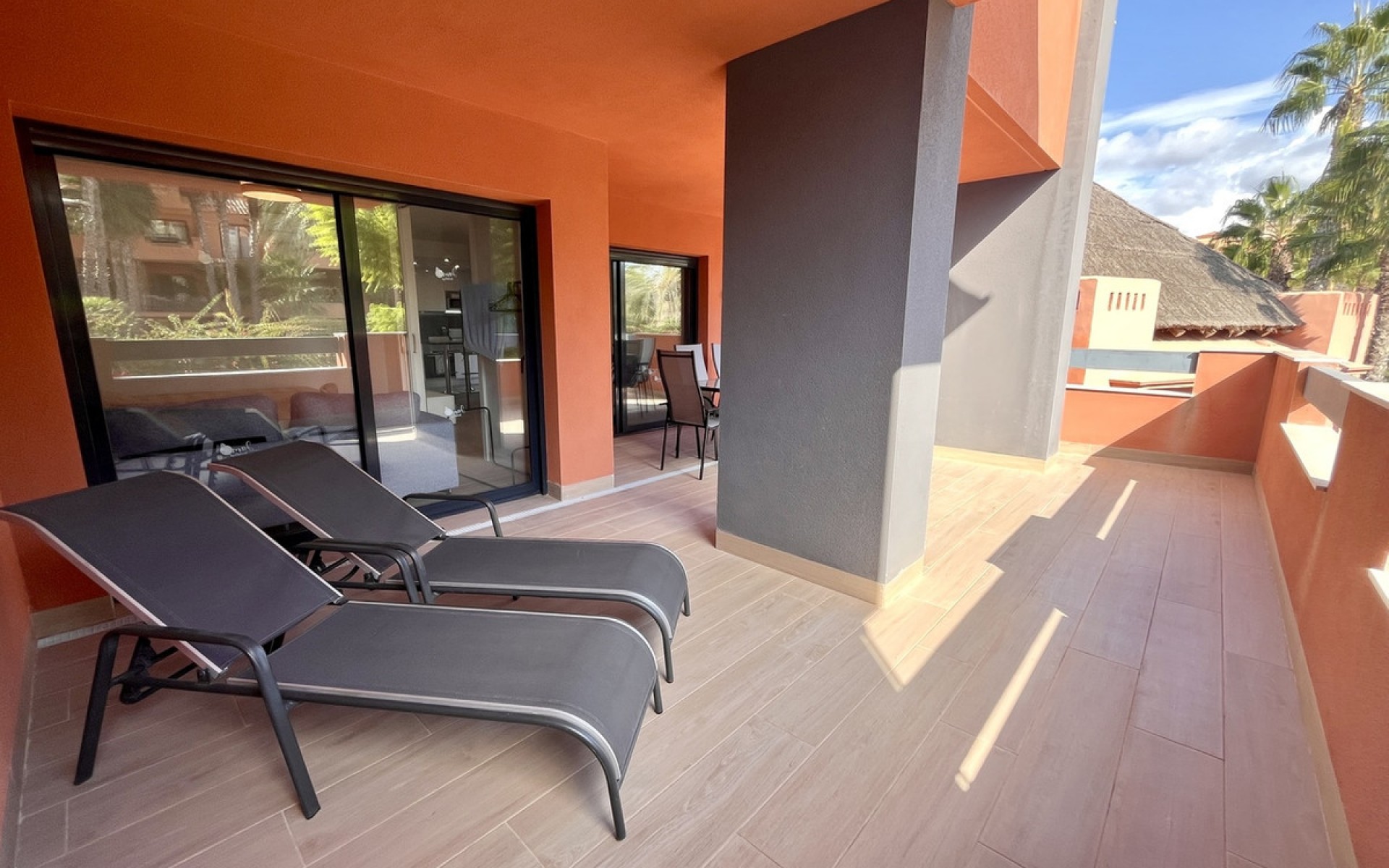 Resale - Apartment - Villamartin