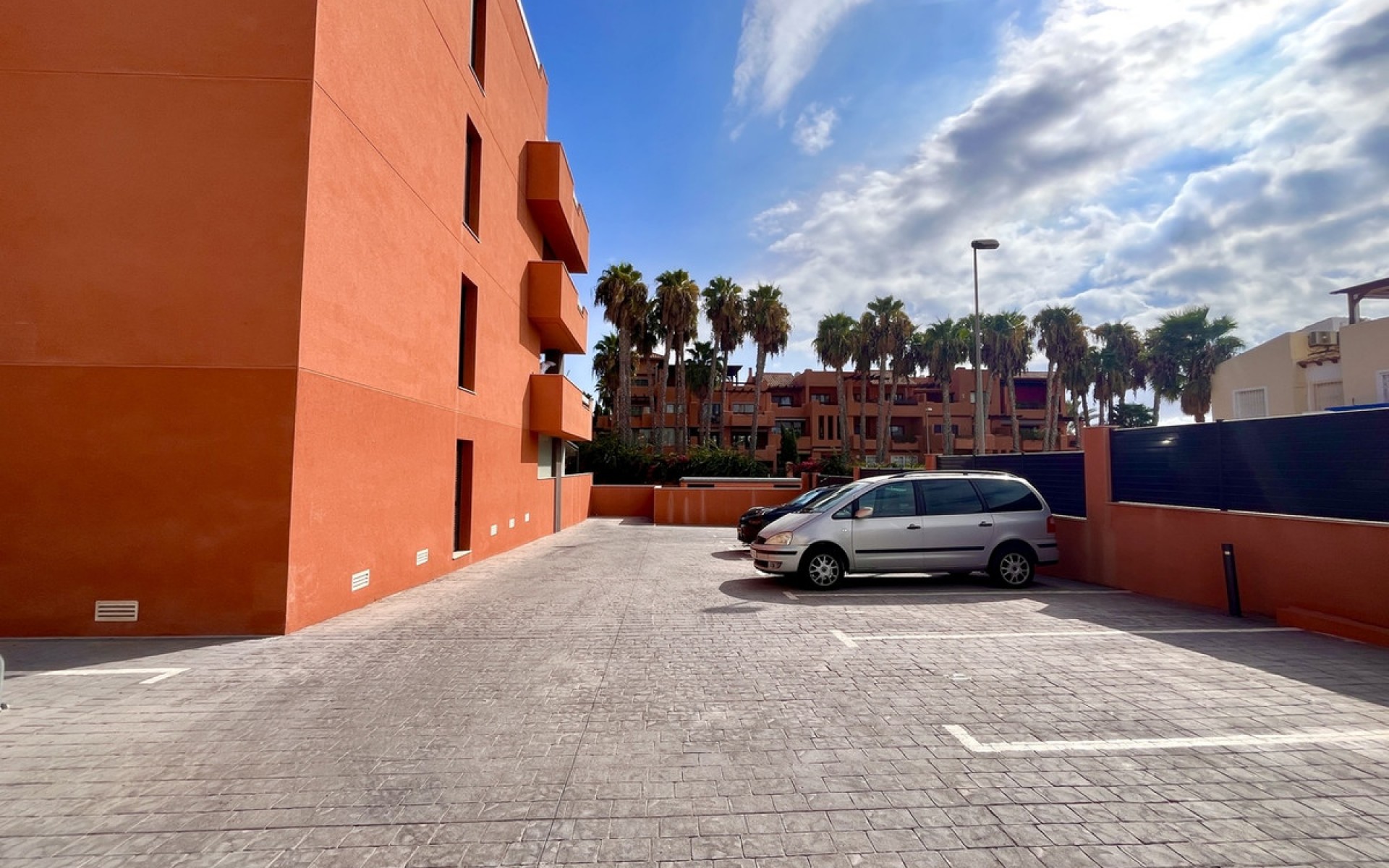 Resale - Apartment - Villamartin