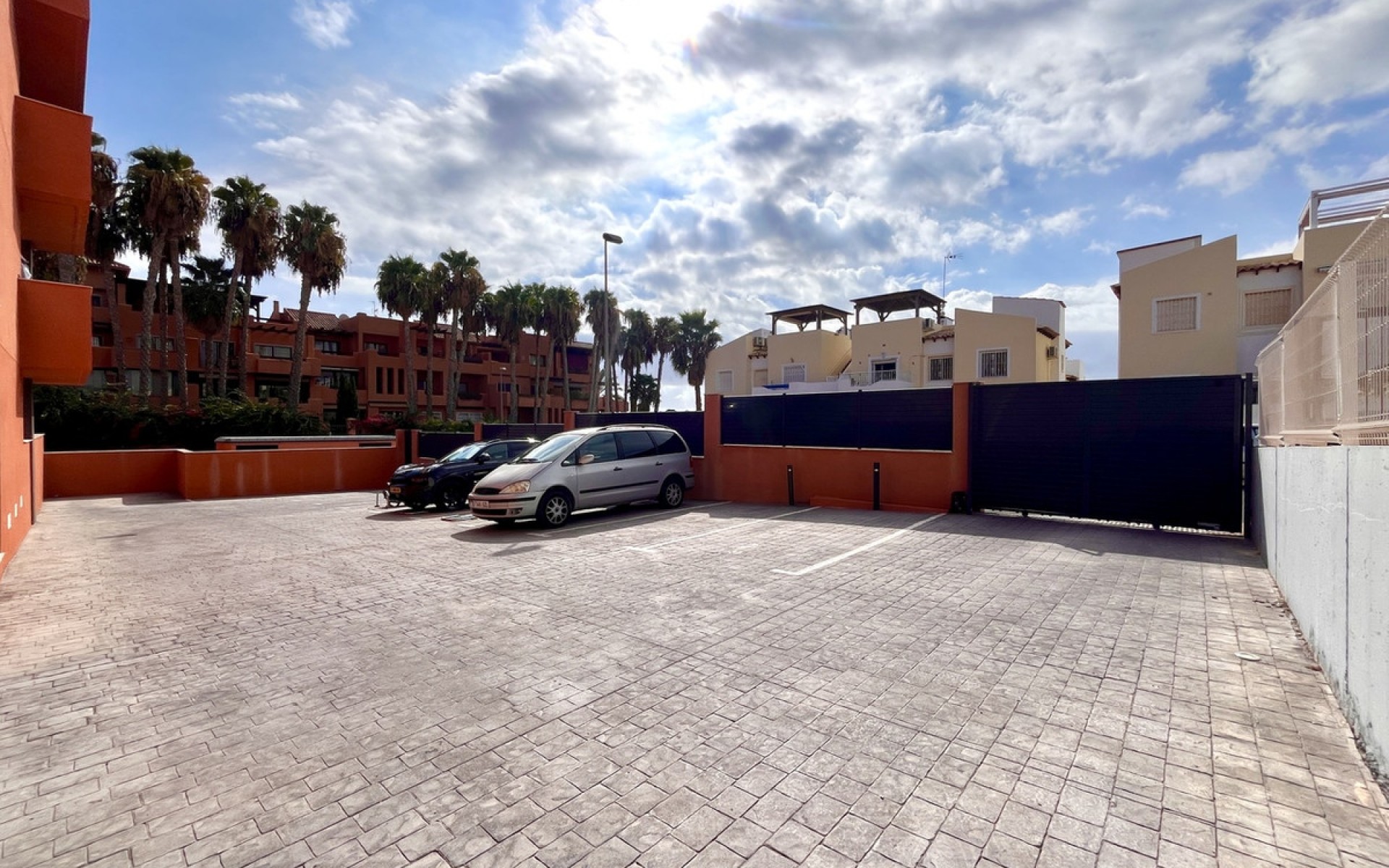 Resale - Apartment - Villamartin