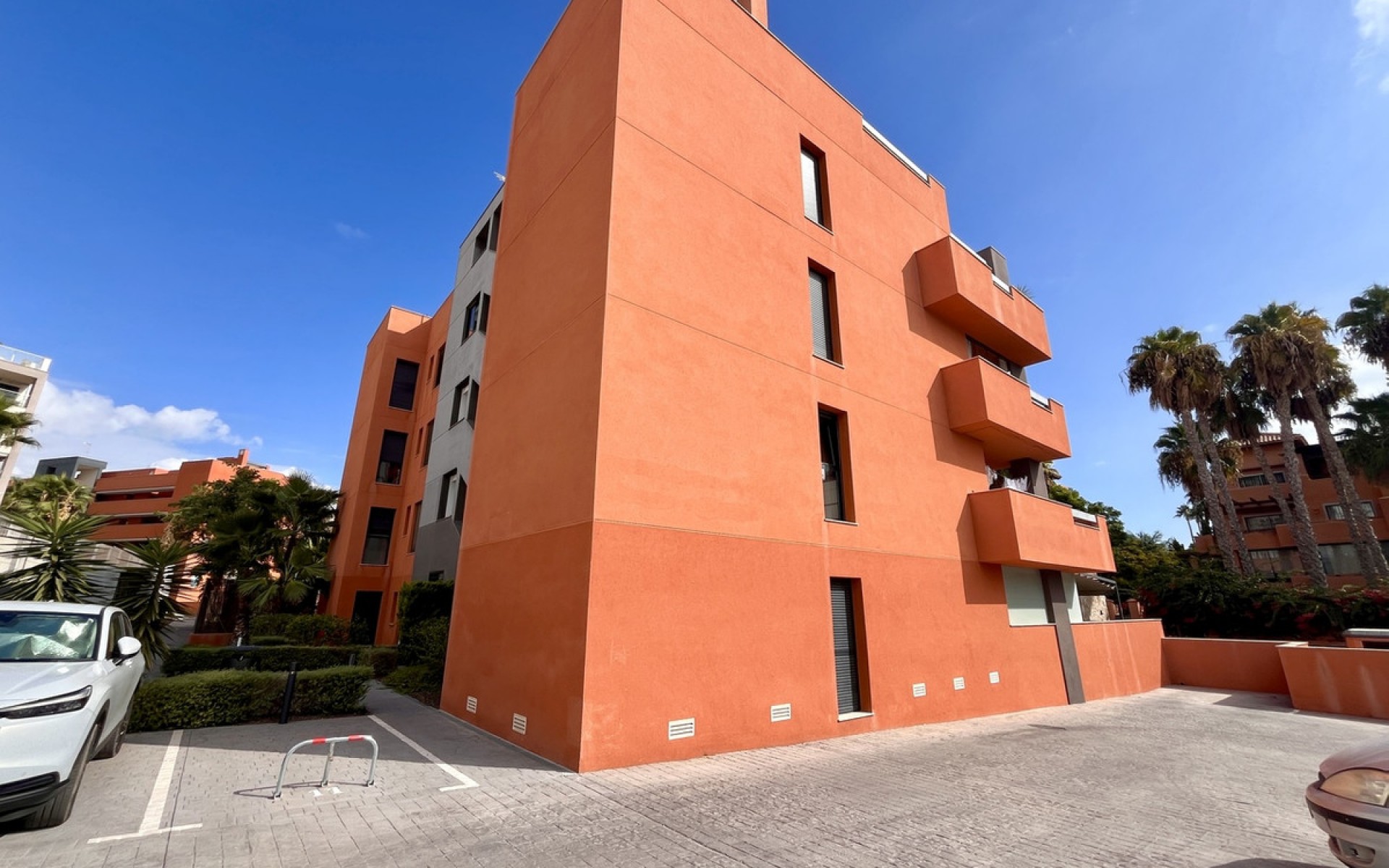 Resale - Apartment - Villamartin