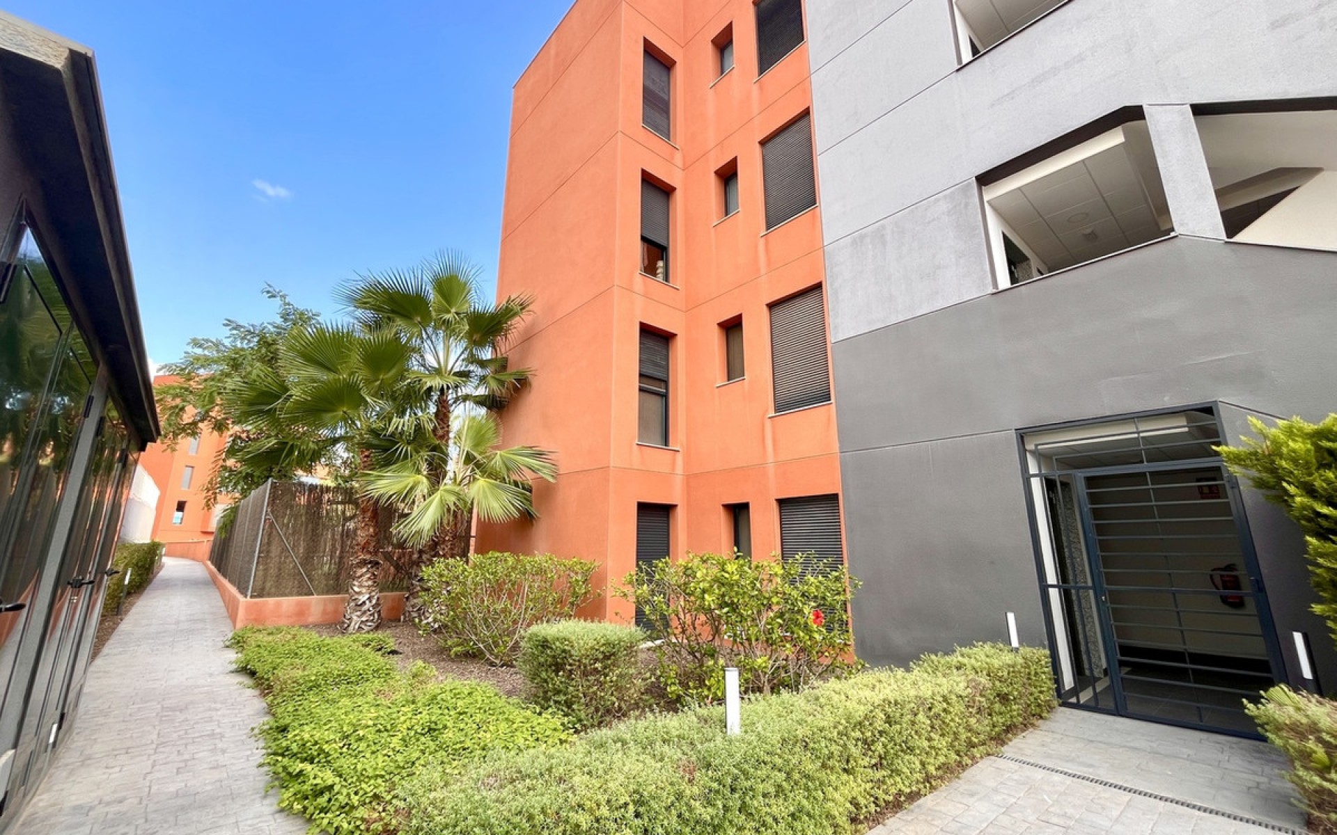 Resale - Apartment - Villamartin