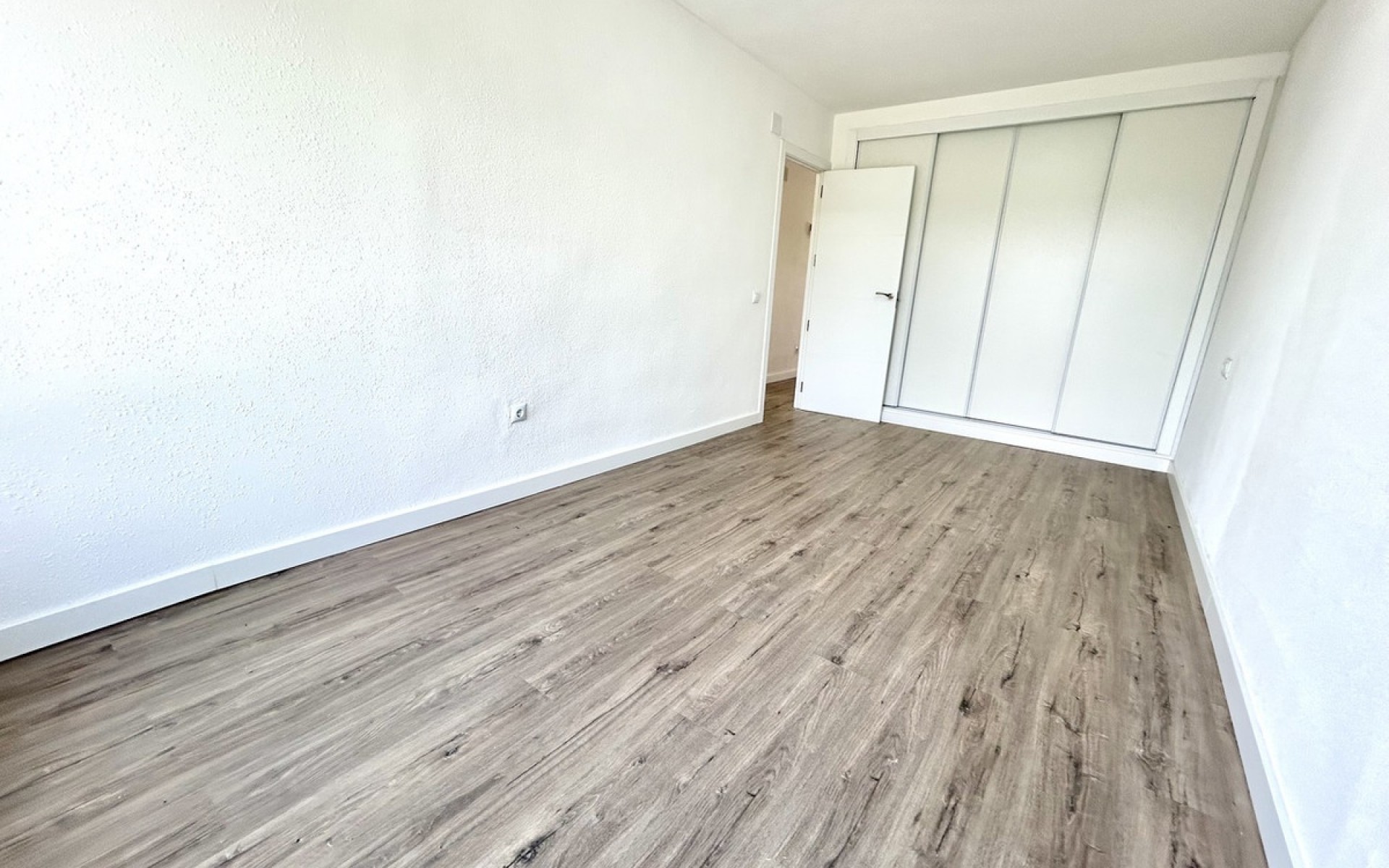 Resale - Apartment - Villamartin