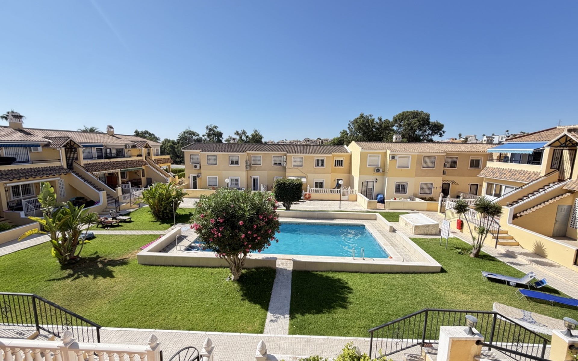 Resale - Apartment - Villamartin