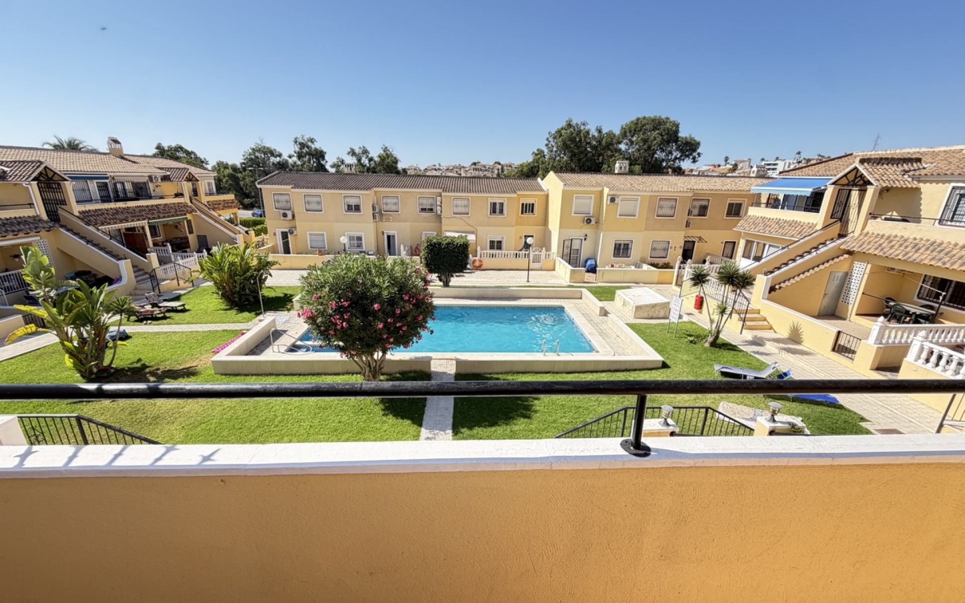 Resale - Apartment - Villamartin