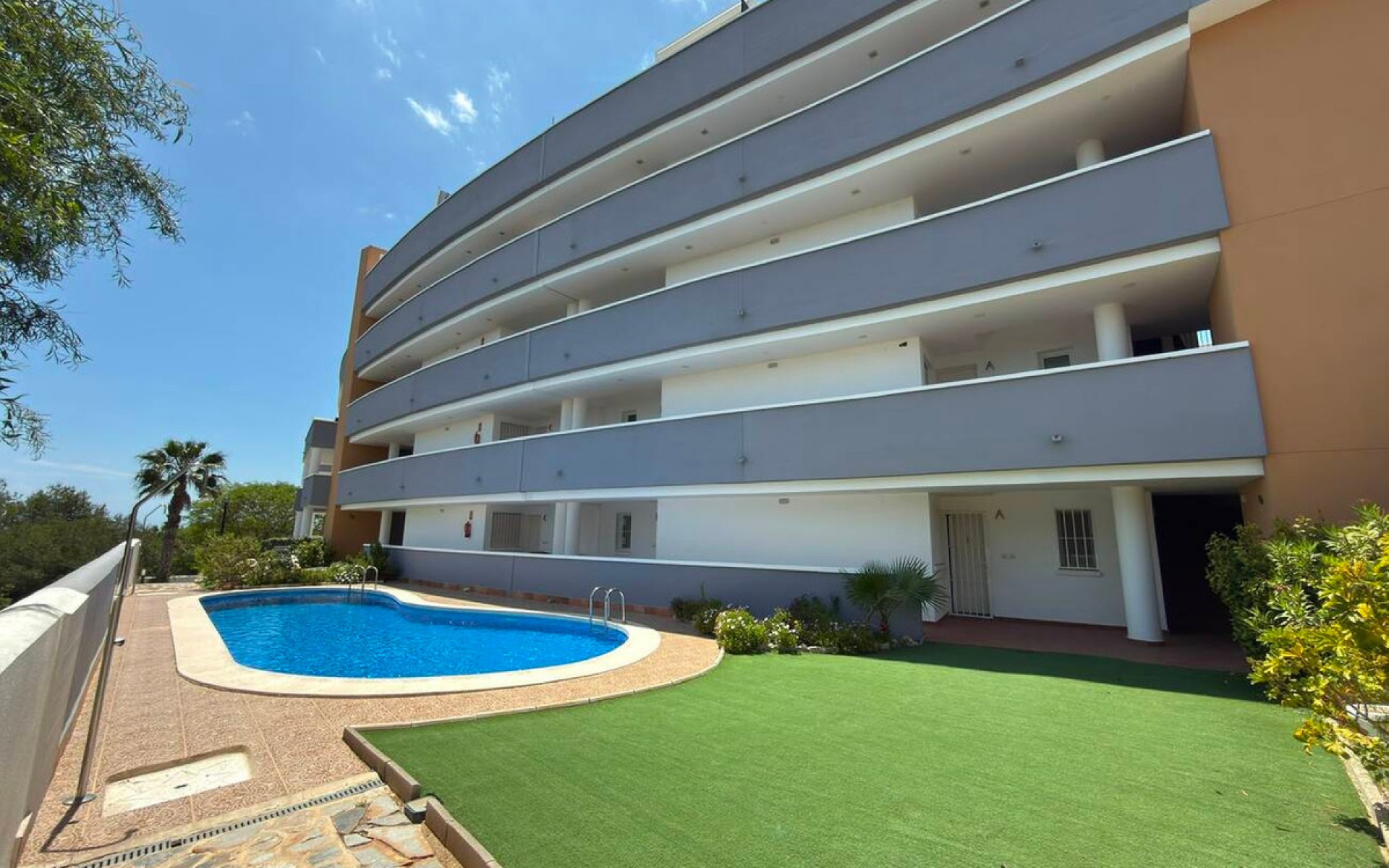 Resale - Apartment - Villamartin