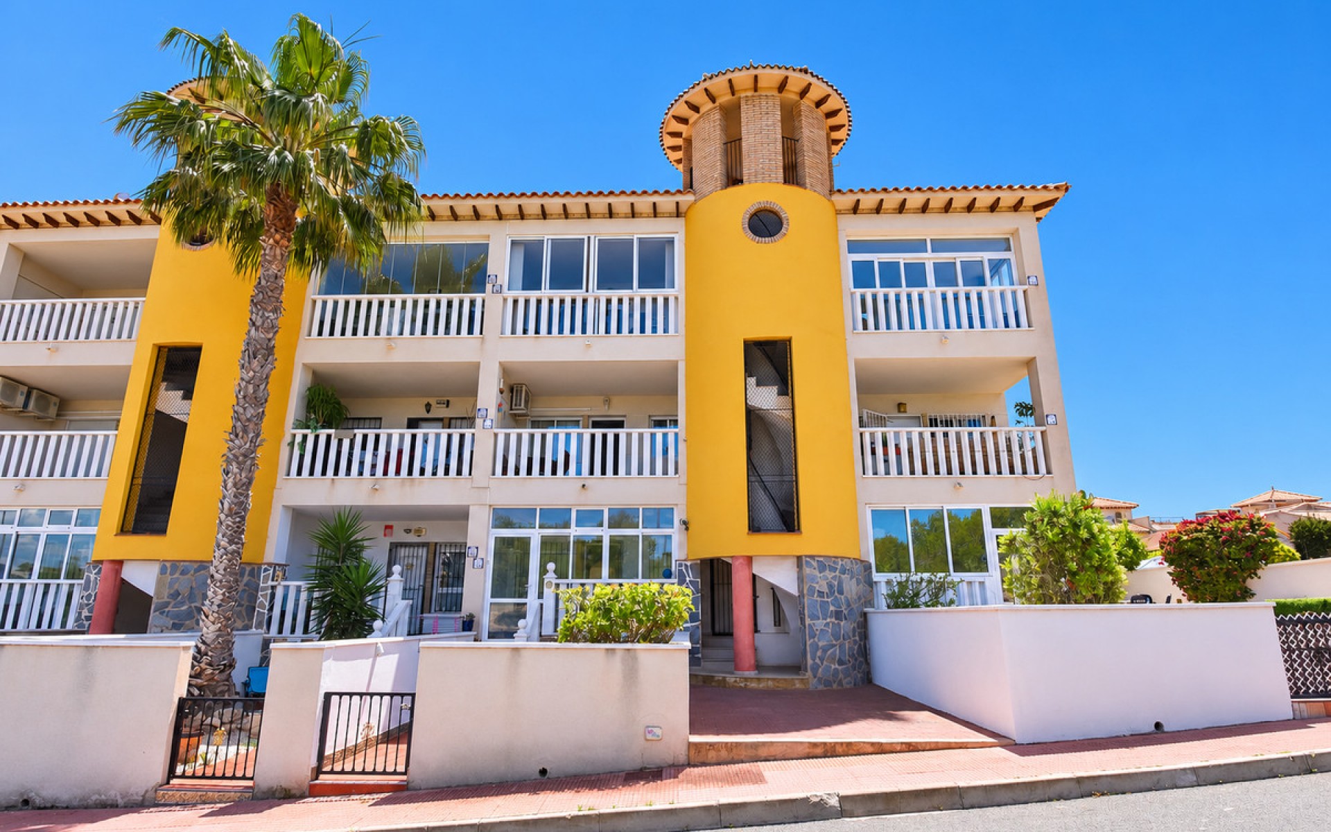 Resale - Apartment - Villamartin