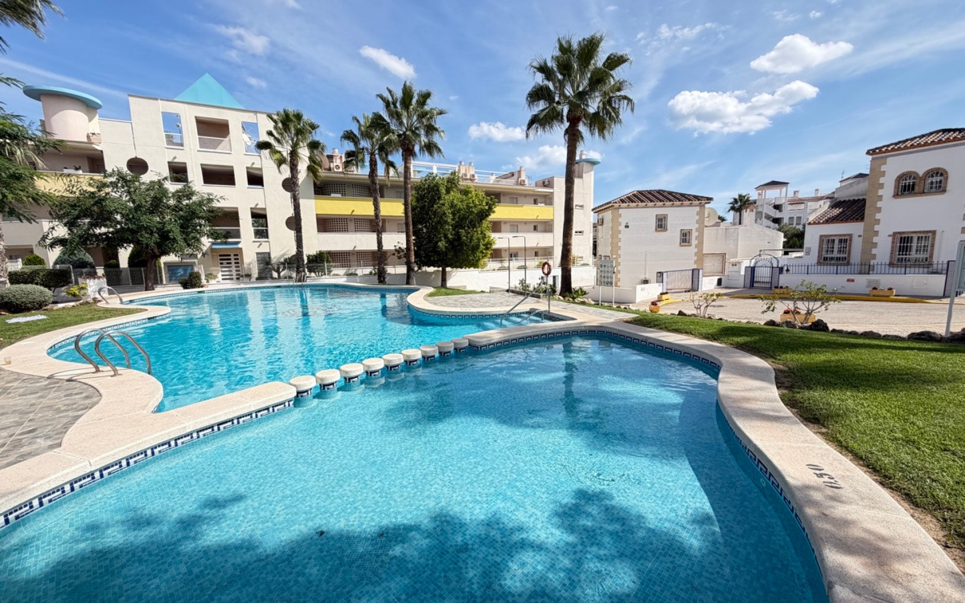 Resale - Apartment - Villamartin