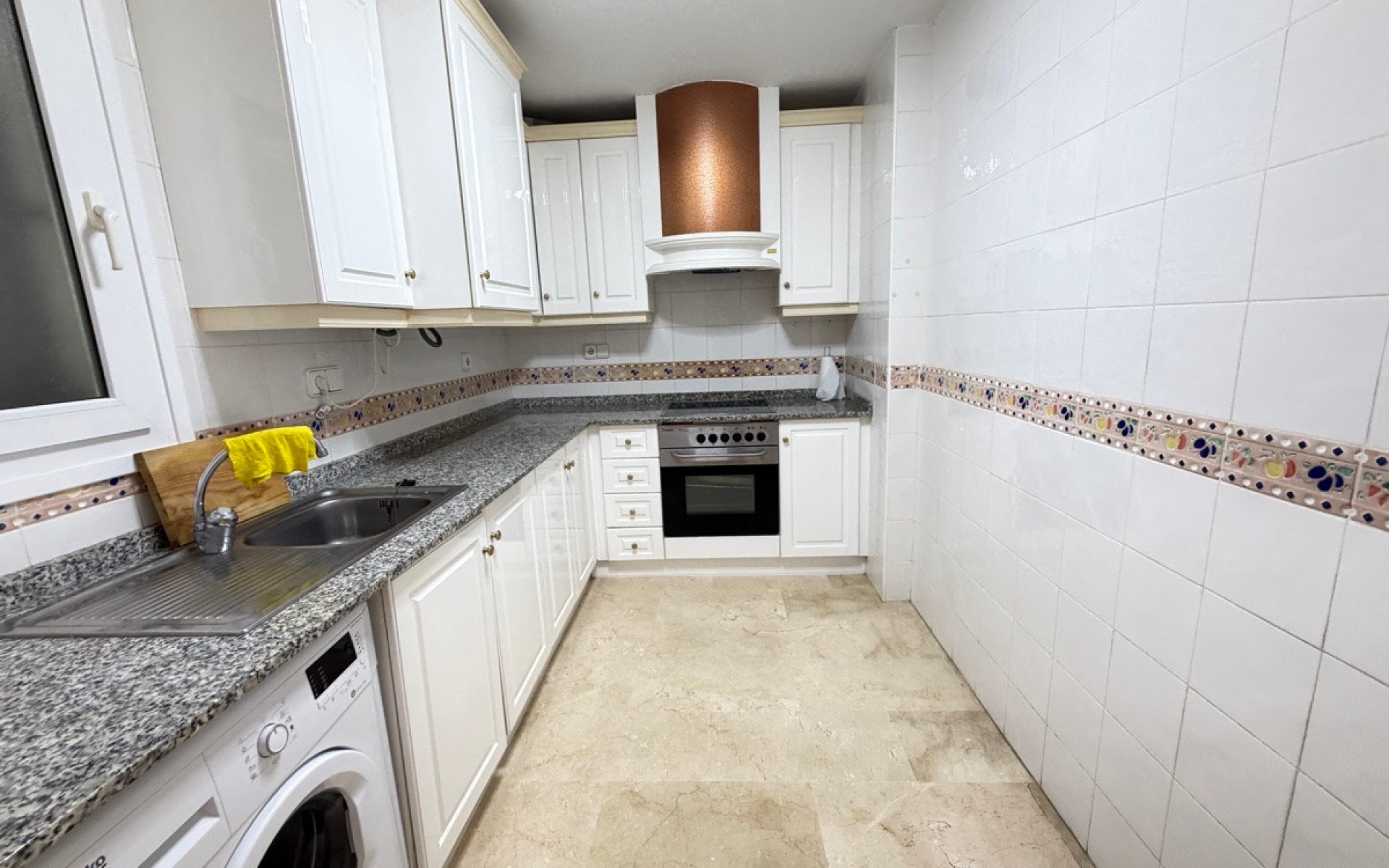 Resale - Apartment - Villamartin