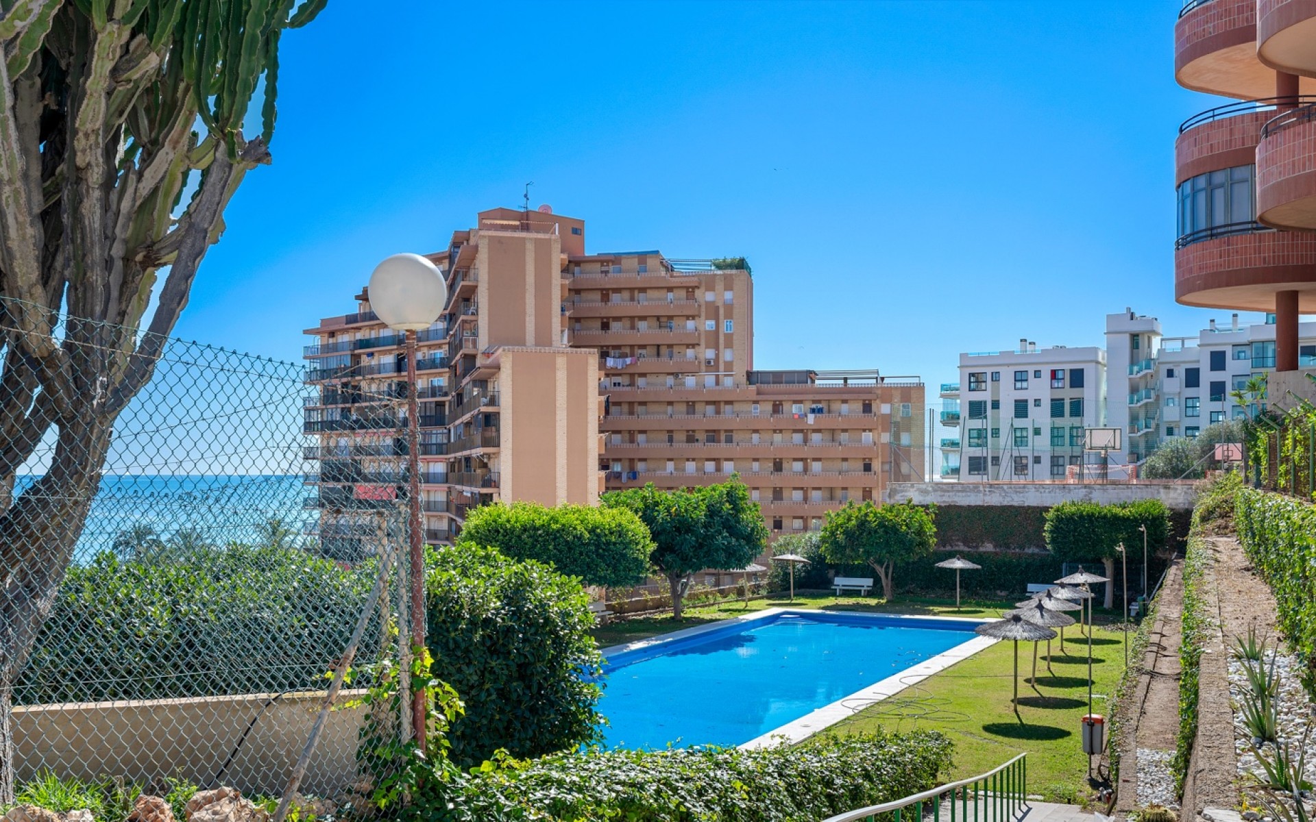 Resale - Appartement - Arenales Del Sol - Segunda linea playa