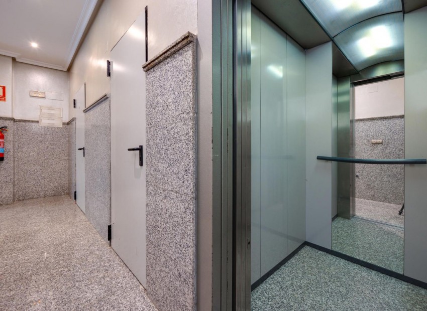 Resale - Appartement - Torrevieja - Torrevieja Centro