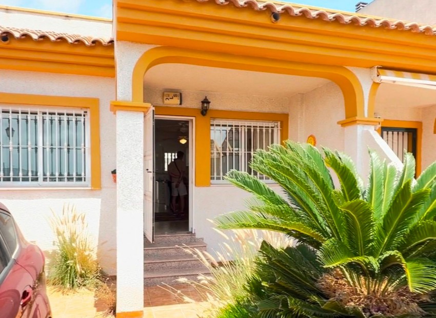 Resale - Rijtjes huis - Daya Nueva - Daya Nueva Centro