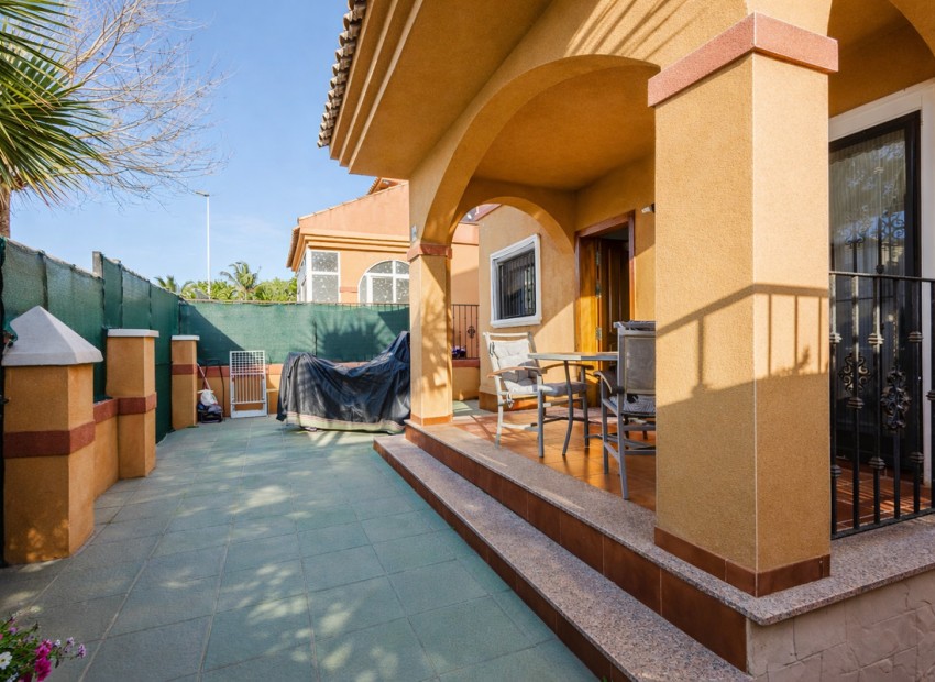 Resale - Rijtjes huis - Torrevieja - Aguas Nuevas