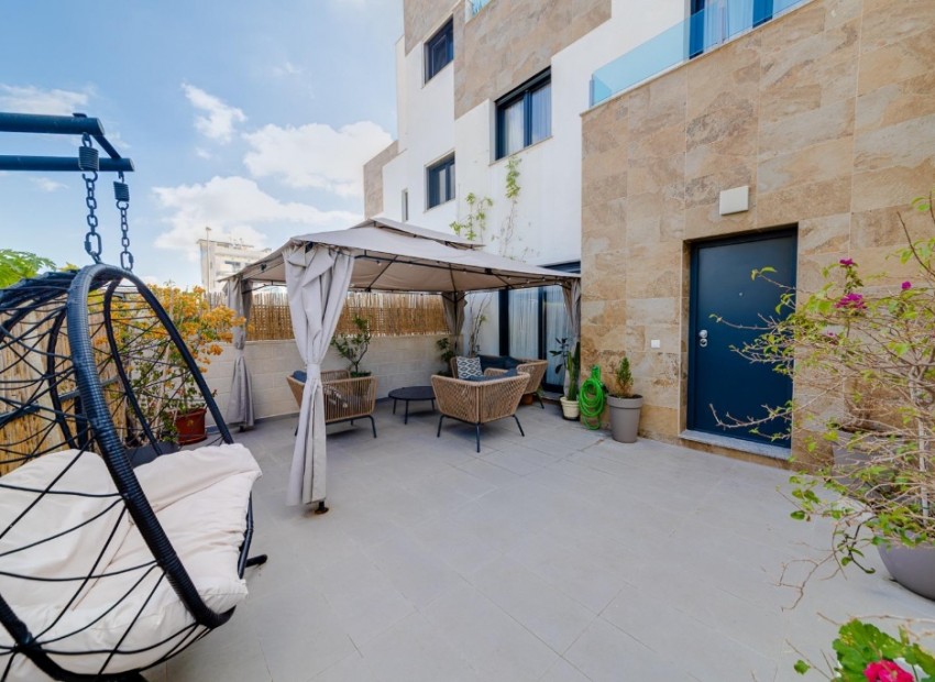 Resale - Semi - Detached Villa - Orihuela Costa - Villamartin