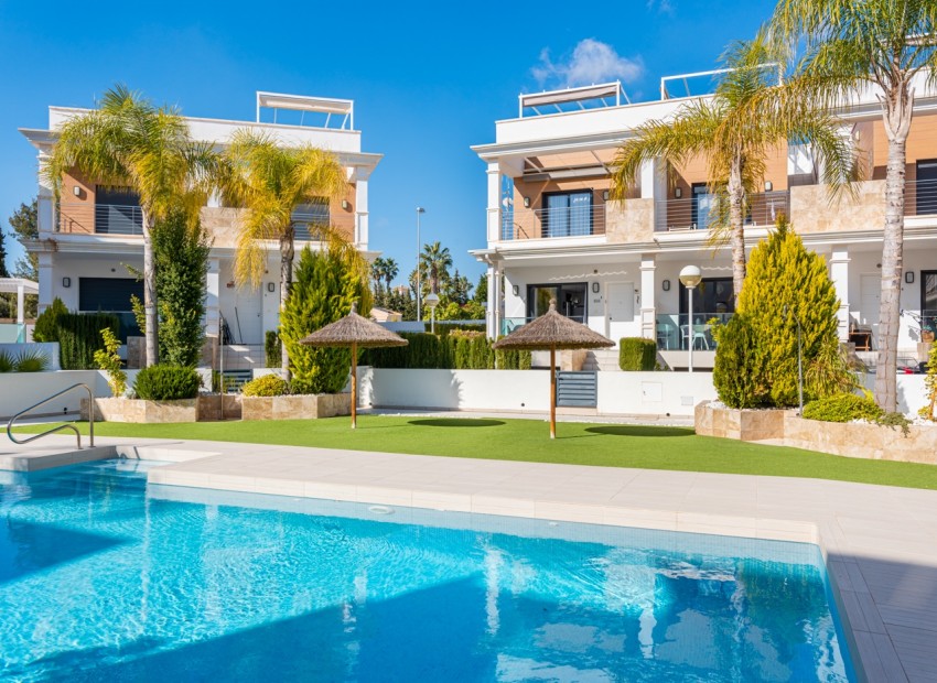 Resale - Townhouse - Ciudad Quesada