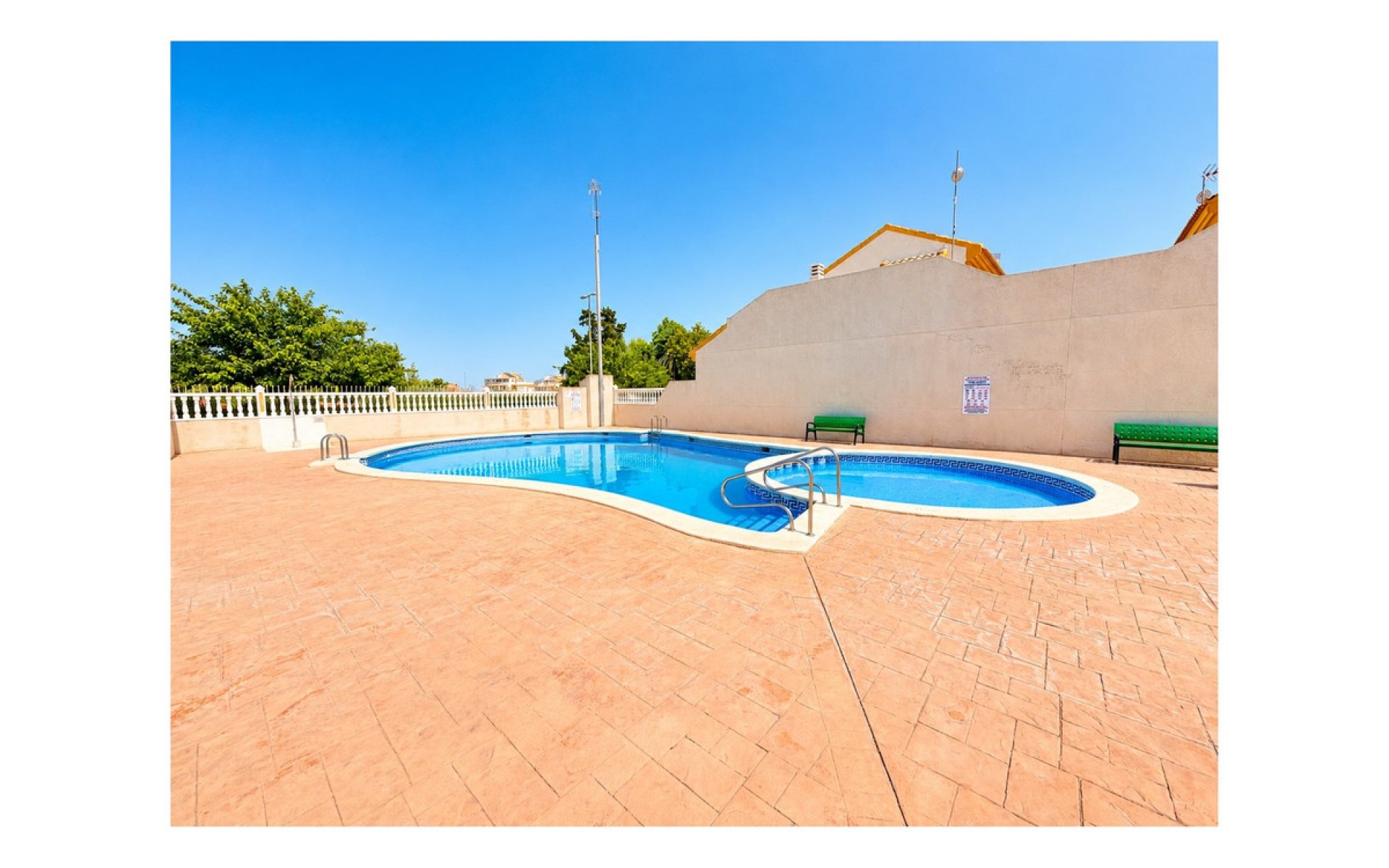 Resale - Townhouse - Daya Nueva - Daya Nueva Centro