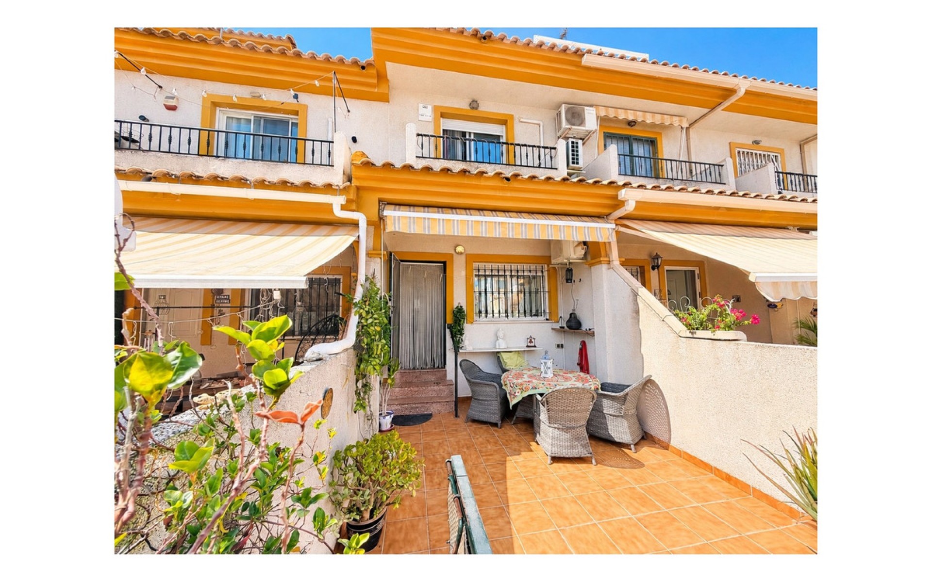 Resale - Townhouse - Daya Nueva - Daya Nueva Centro