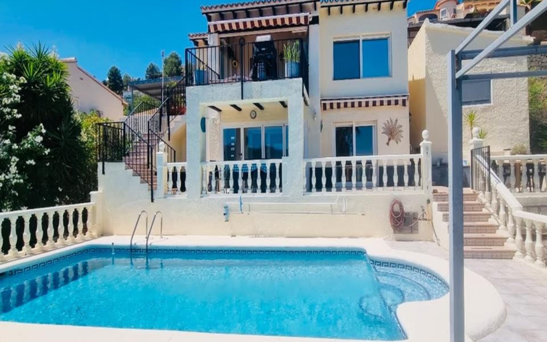 Resale - Townhouse - Jalon - Jalon Centro