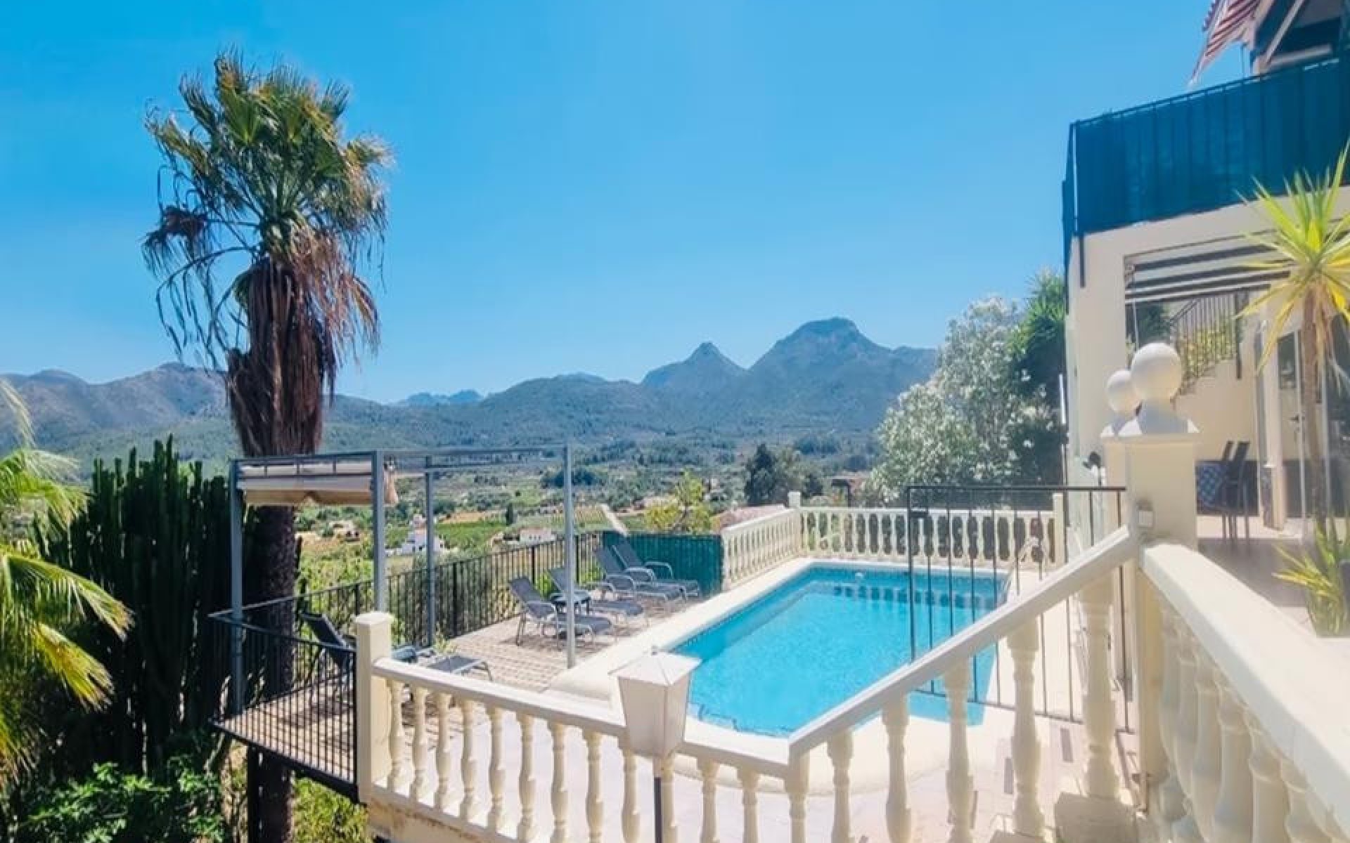 Resale - Townhouse - Jalon - Jalon Centro