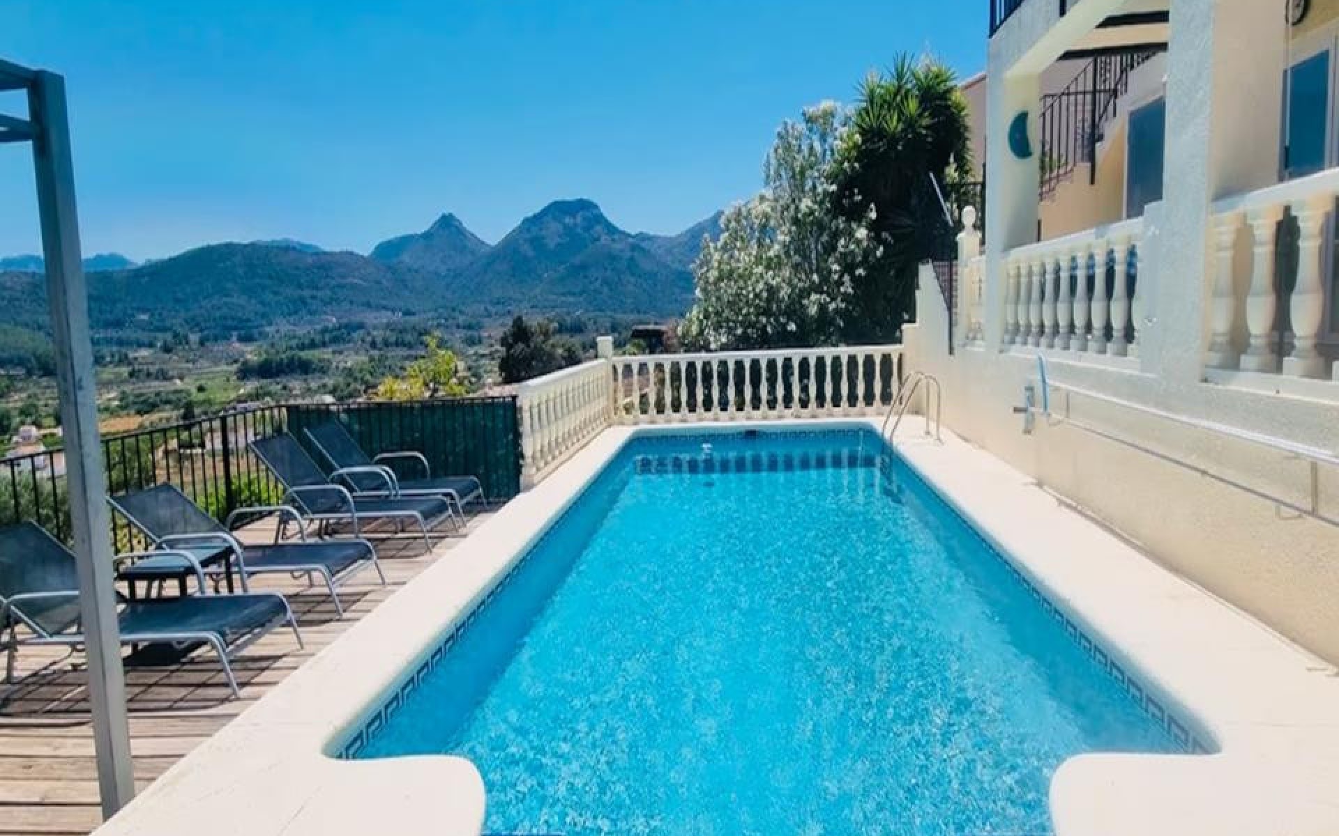 Resale - Townhouse - Jalon - Jalon Centro