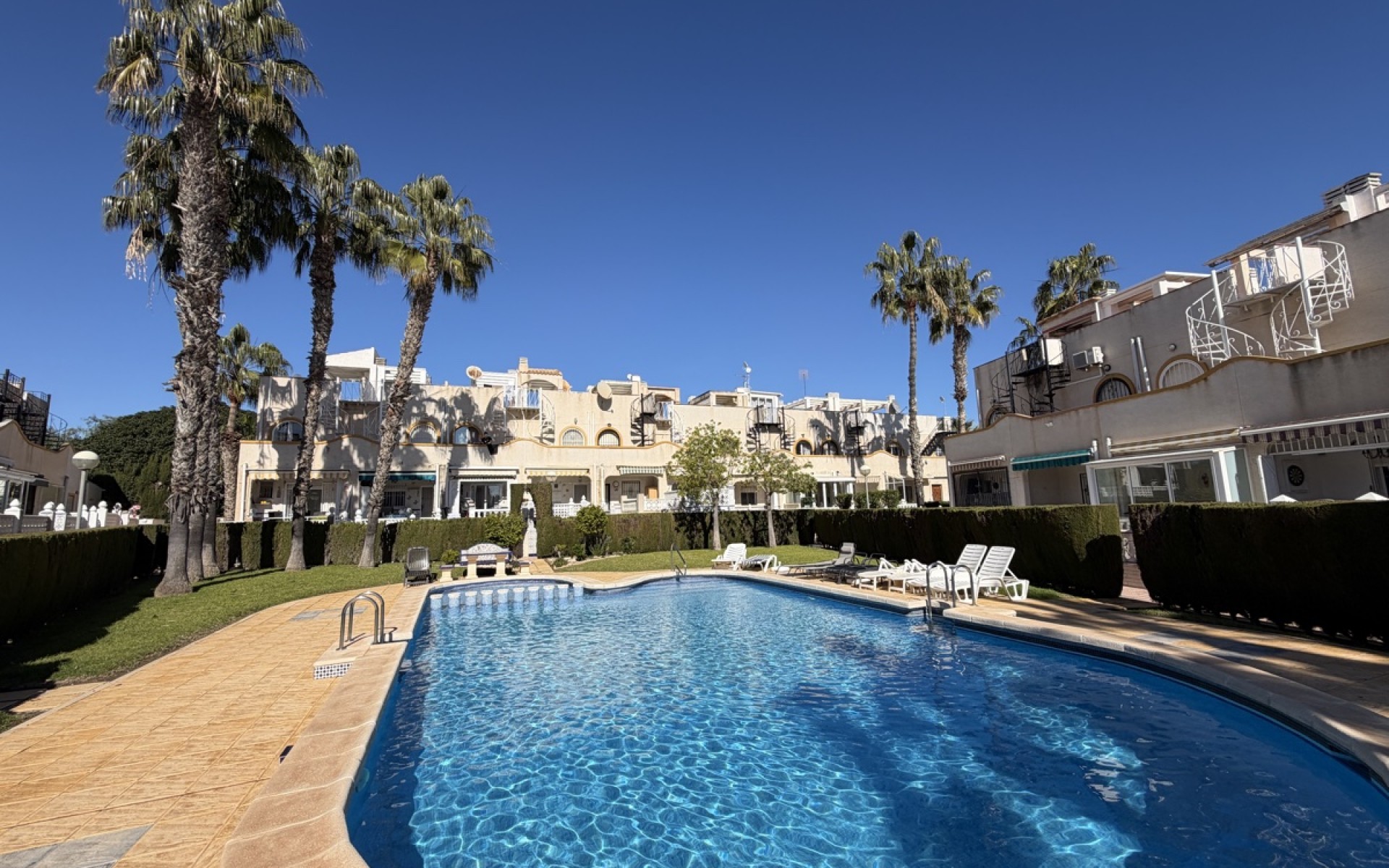 Resale - Townhouse - La Florida