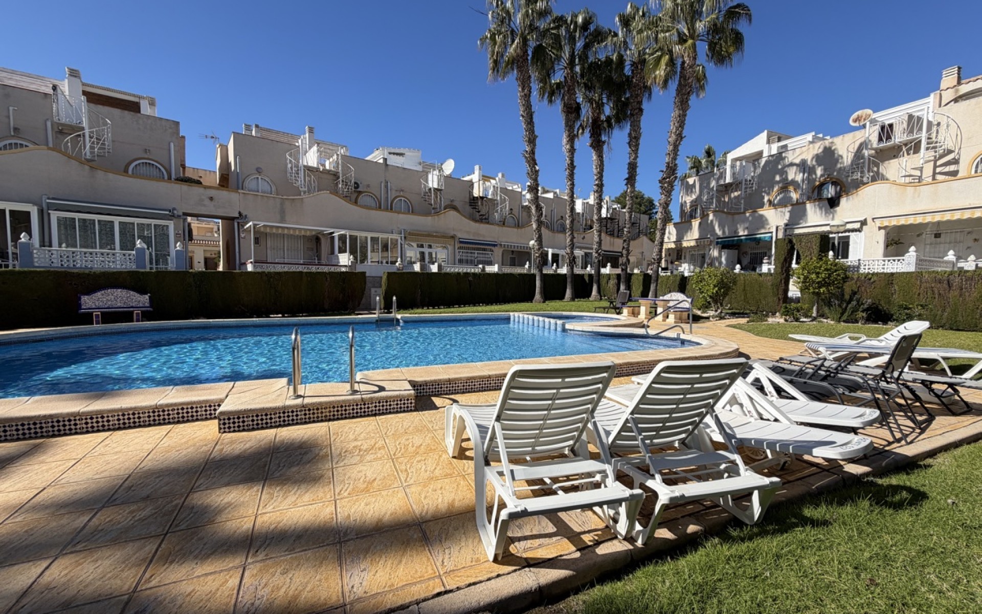 Resale - Townhouse - La Florida