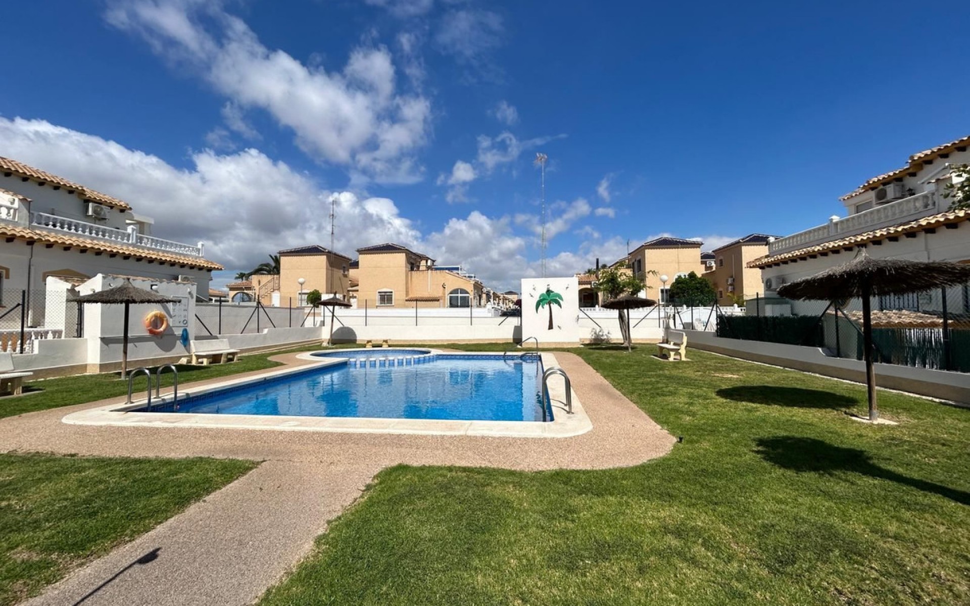 Resale - Townhouse - La Florida