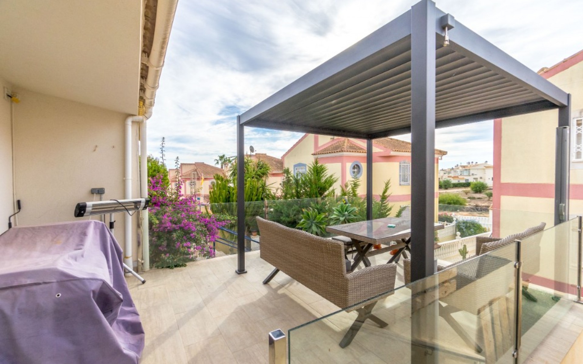 Resale - Townhouse - Los Balcones