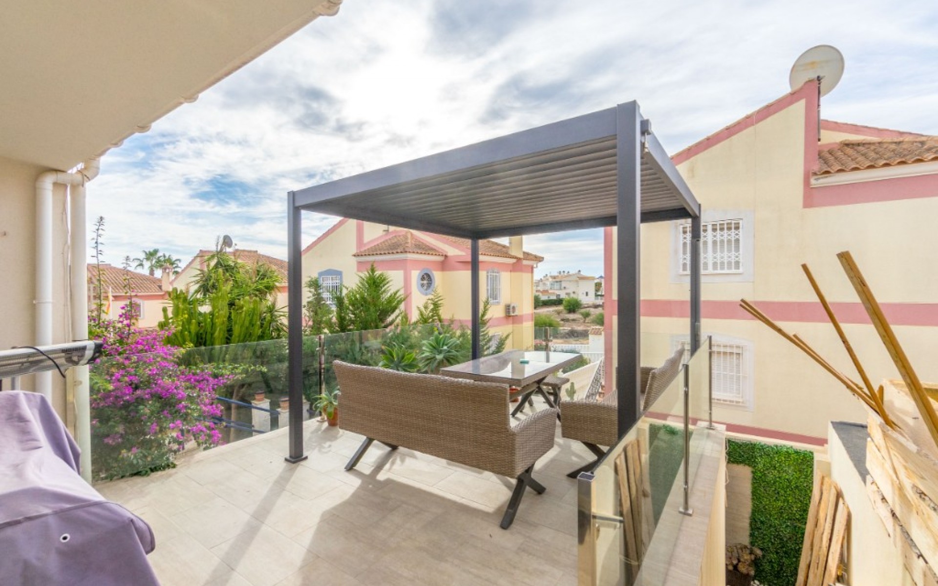 Resale - Townhouse - Los Balcones