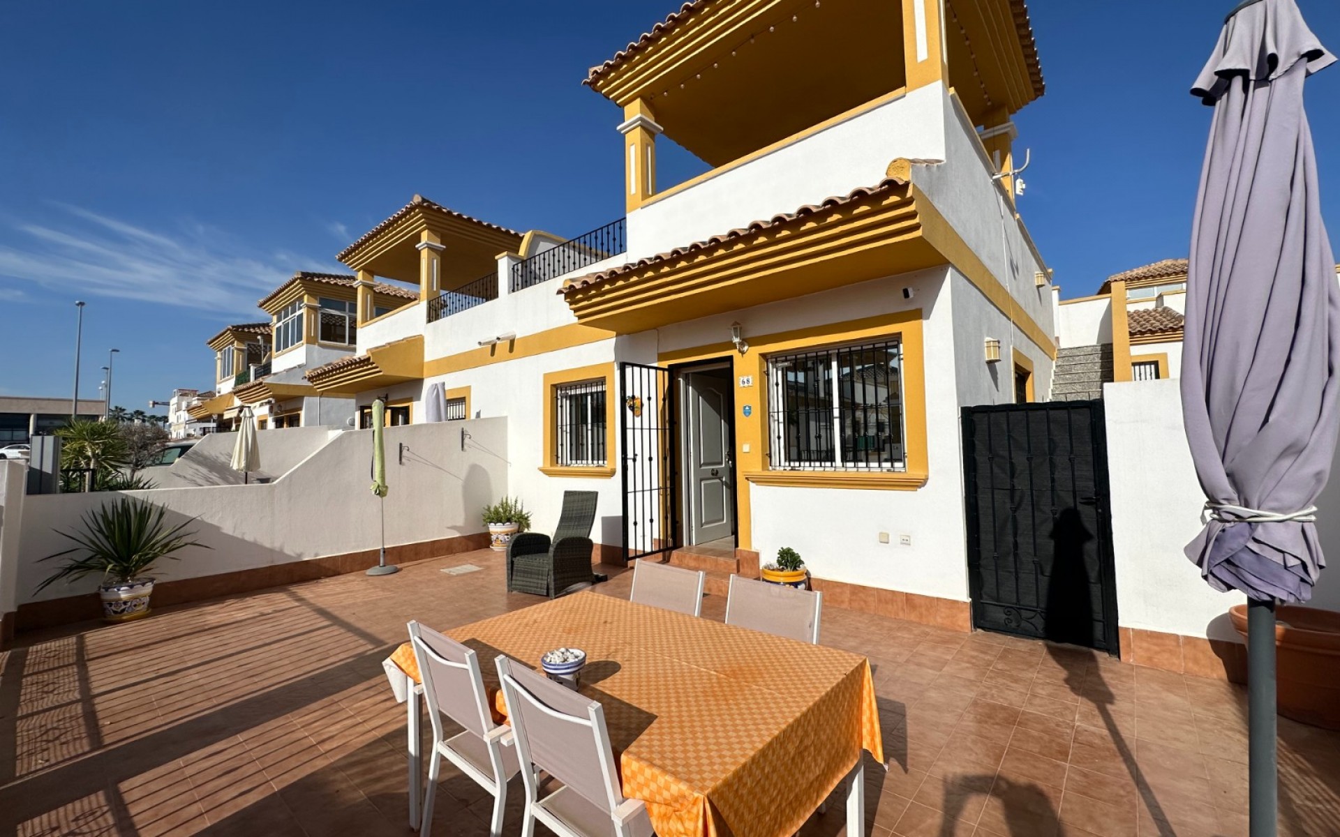 Resale - Townhouse - Los Montesinos - Entre Naranjos