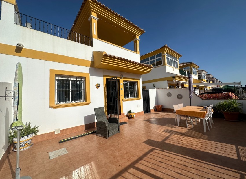 Resale - Townhouse - Los Montesinos - Entre Naranjos