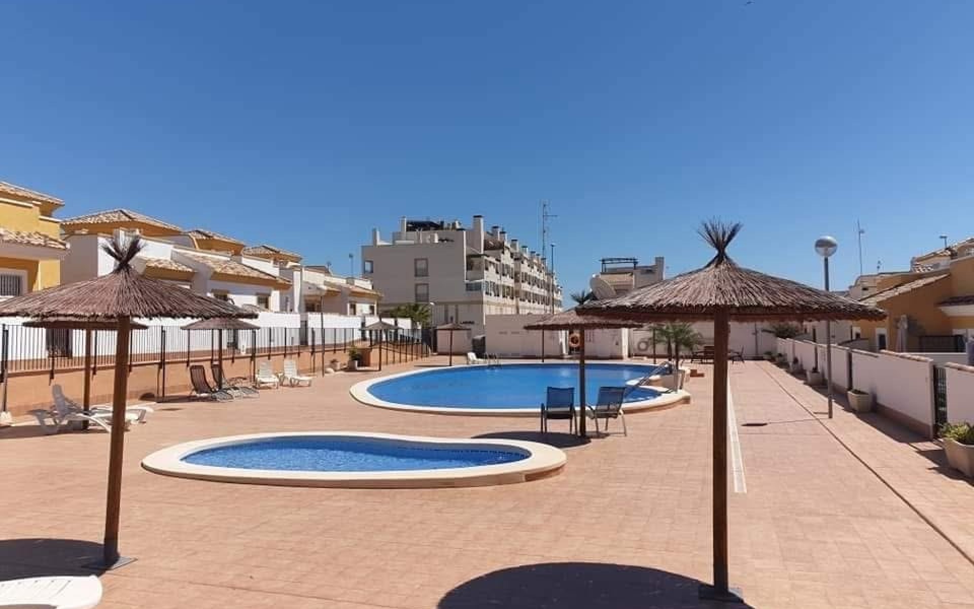 Resale - Townhouse - Los Montesinos - Entre Naranjos