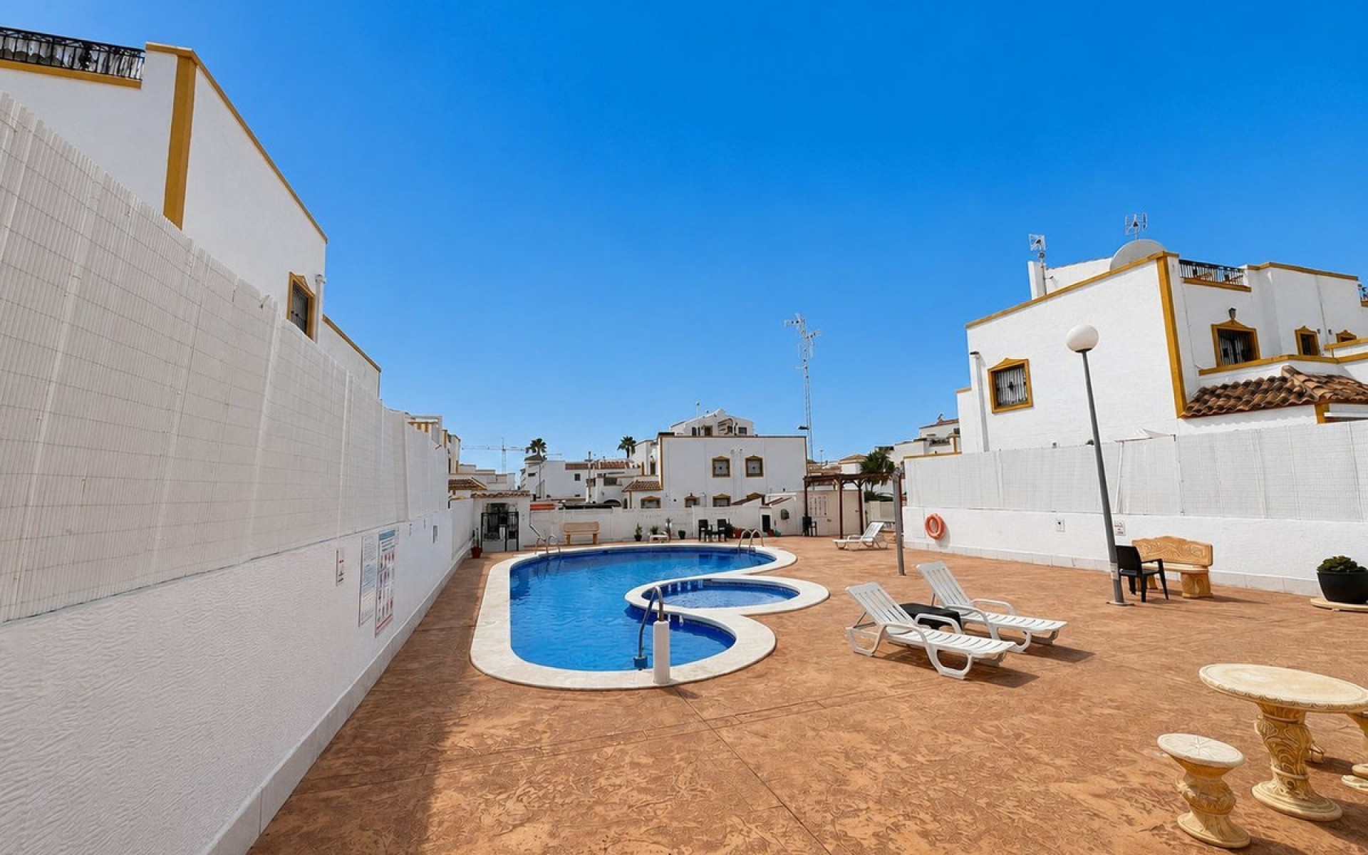 Resale - Townhouse - Los Montesinos - Entre Naranjos