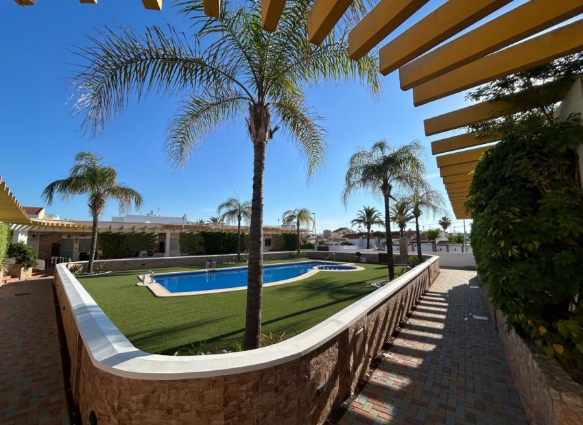 Resale - Townhouse - Mil Palmeras