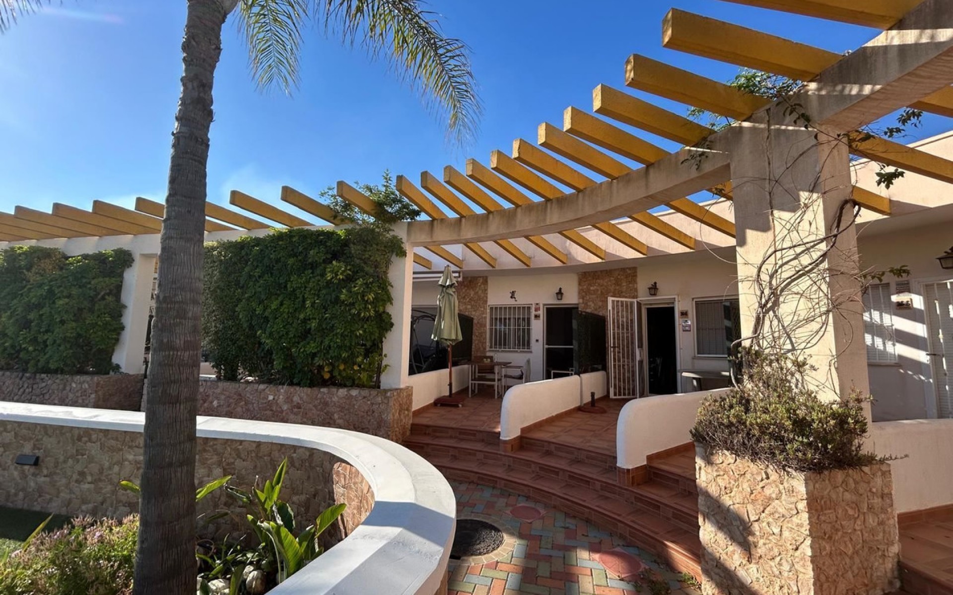 Resale - Townhouse - Mil Palmeras