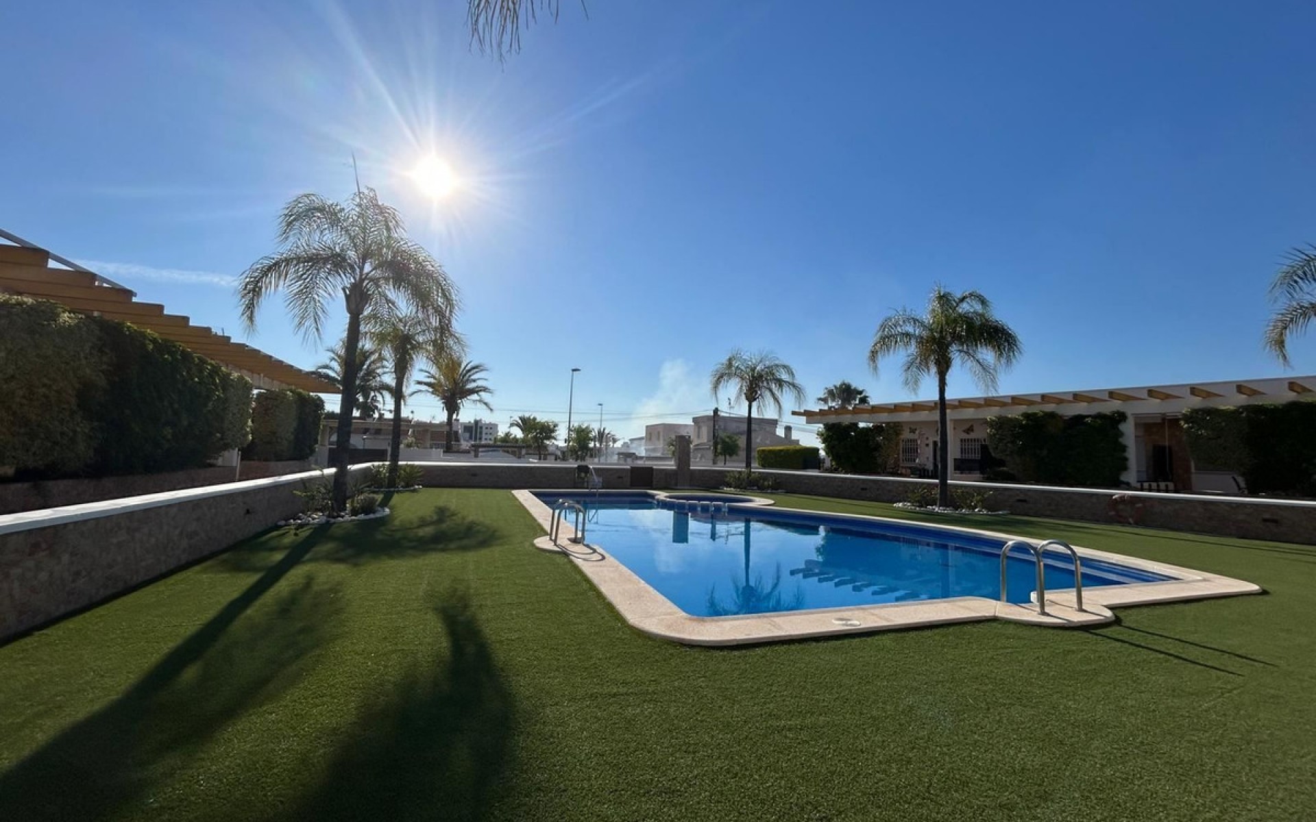 Resale - Townhouse - Mil Palmeras