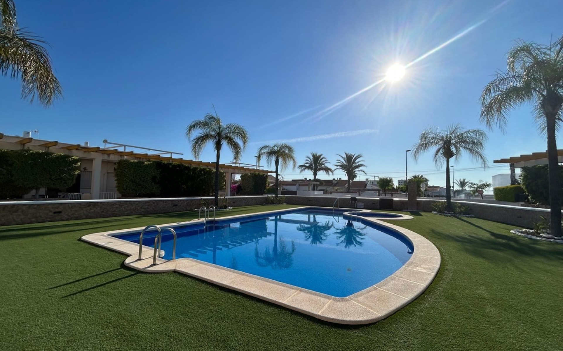 Resale - Townhouse - Mil Palmeras