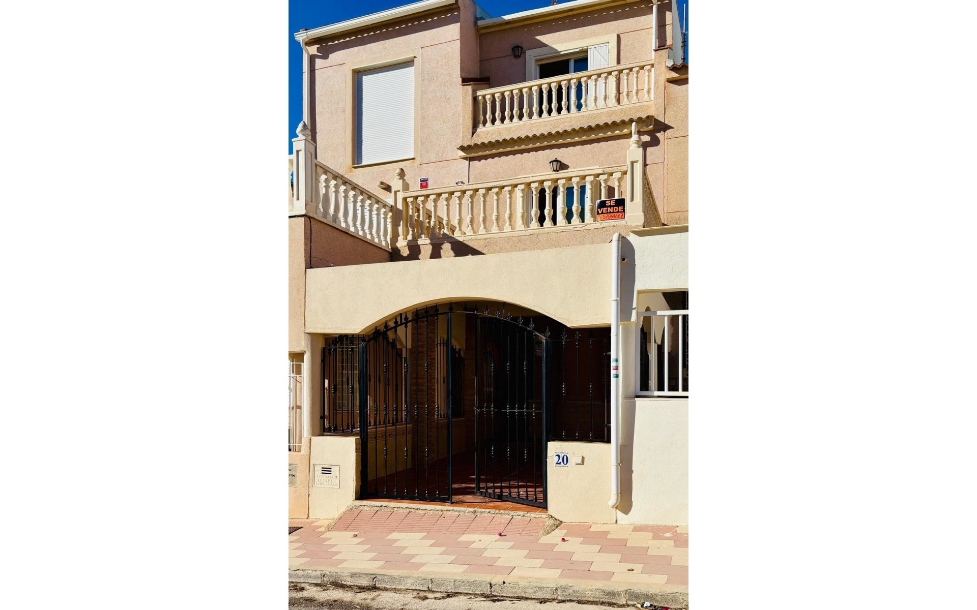 Resale - Townhouse - Mil Palmeras