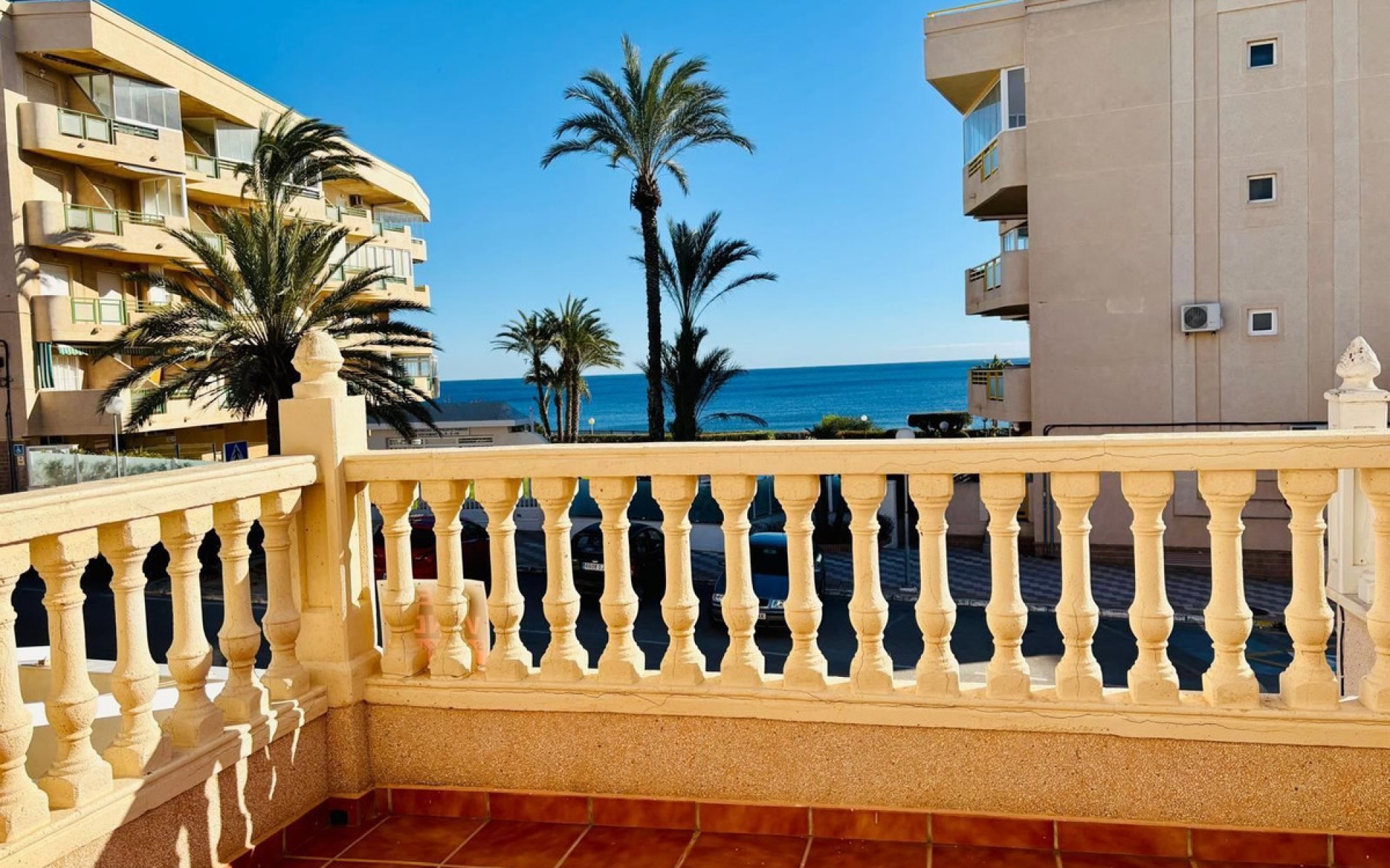 Resale - Townhouse - Mil Palmeras