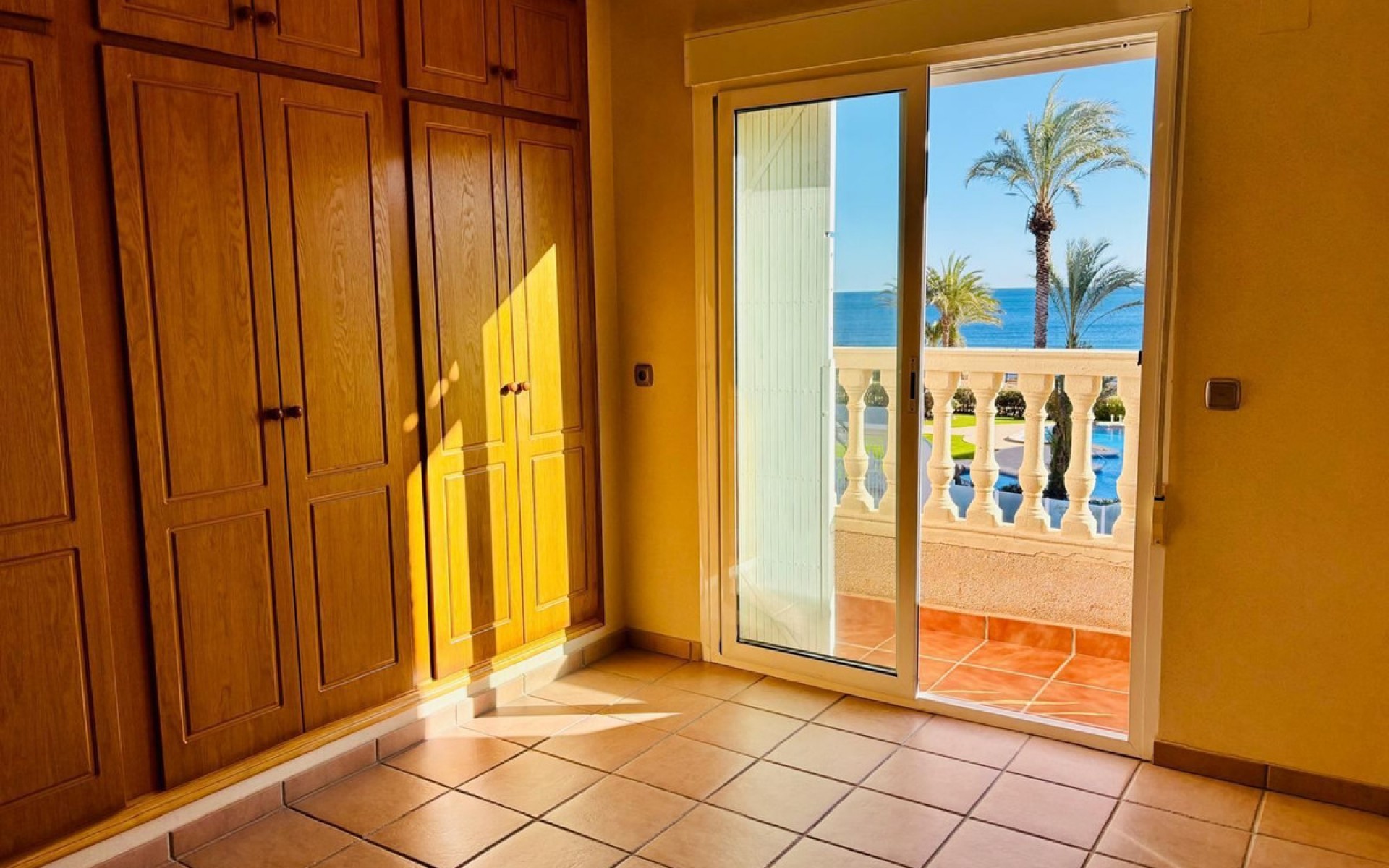 Resale - Townhouse - Mil Palmeras