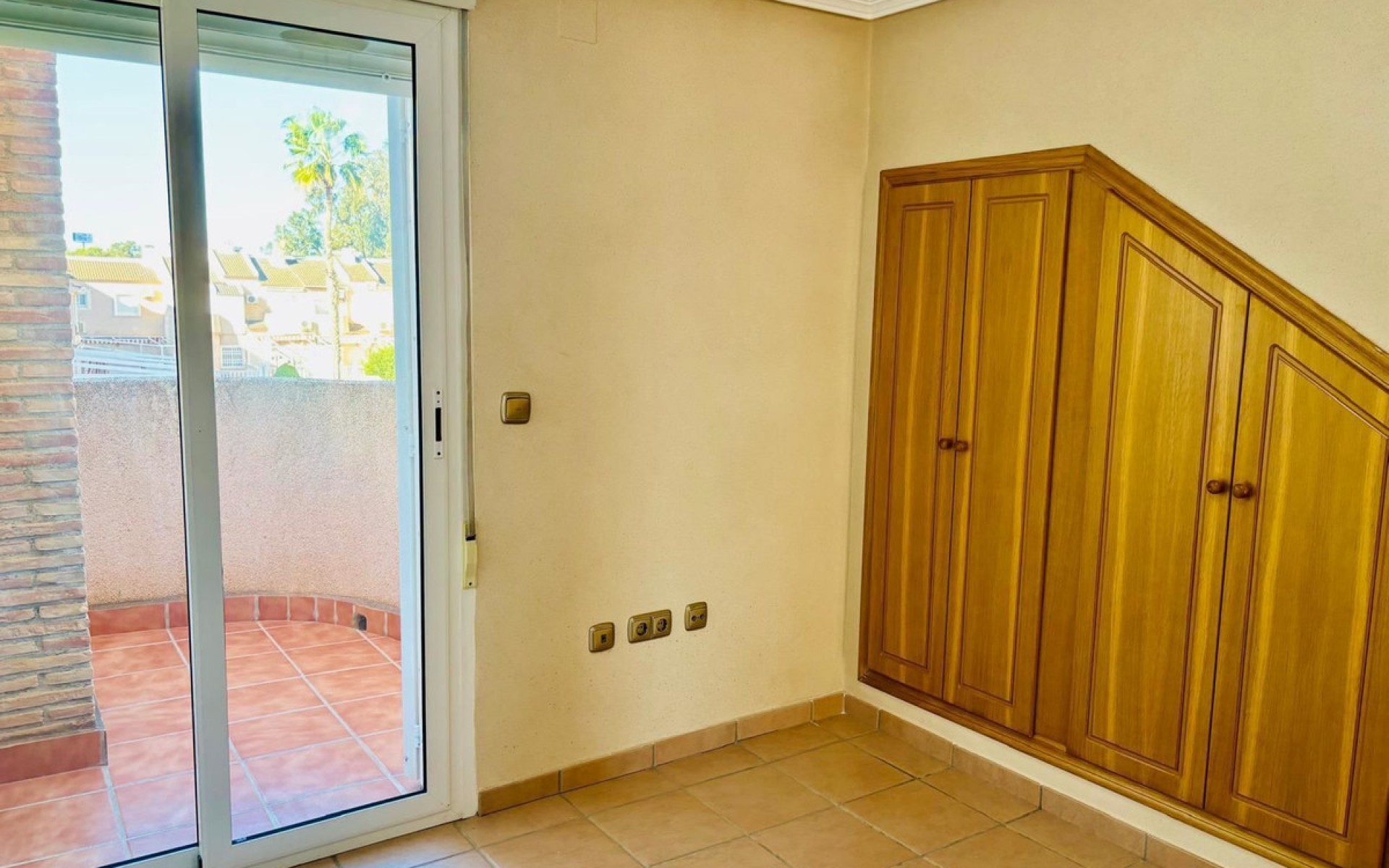 Resale - Townhouse - Mil Palmeras