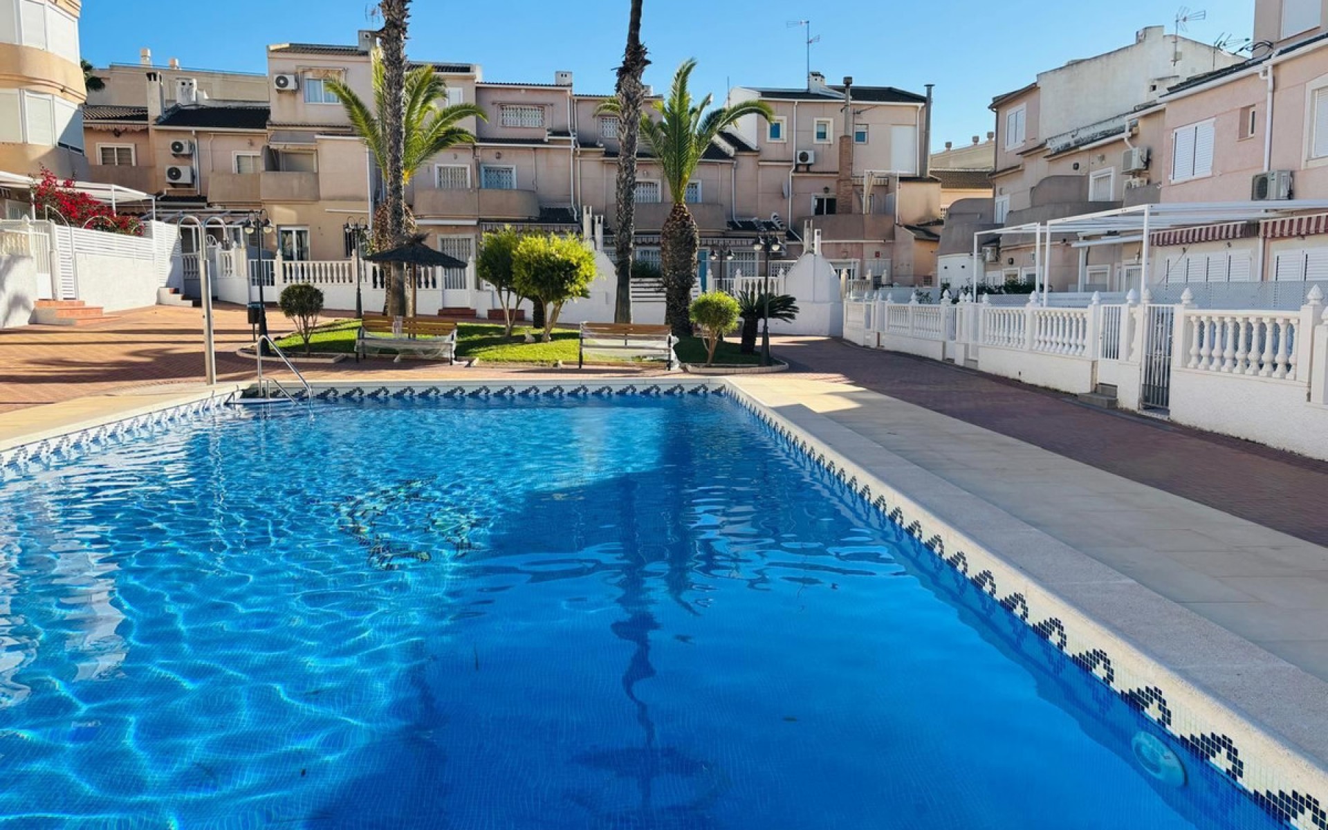 Resale - Townhouse - Mil Palmeras