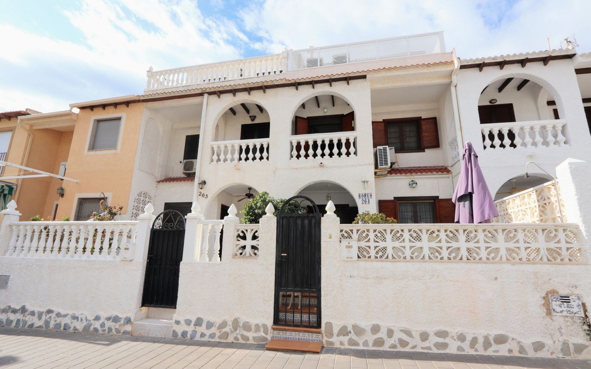 Resale - Townhouse - Mil Palmeras