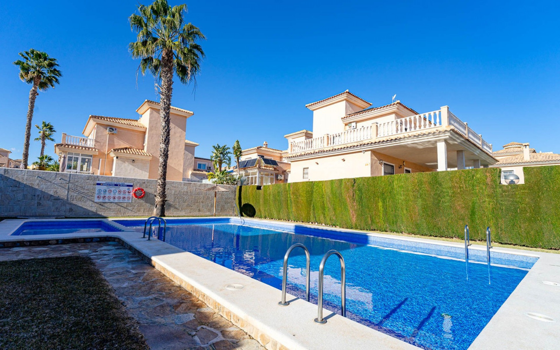 Resale - Townhouse - Punta Prima