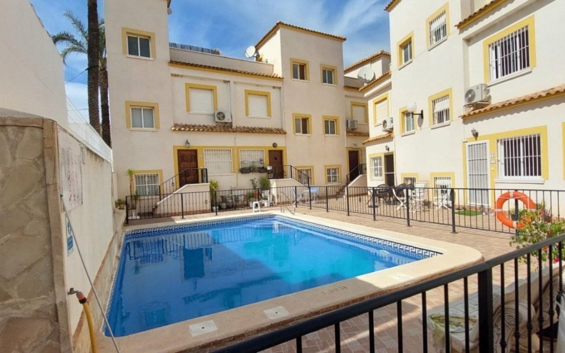 Resale - Townhouse - Torremendo