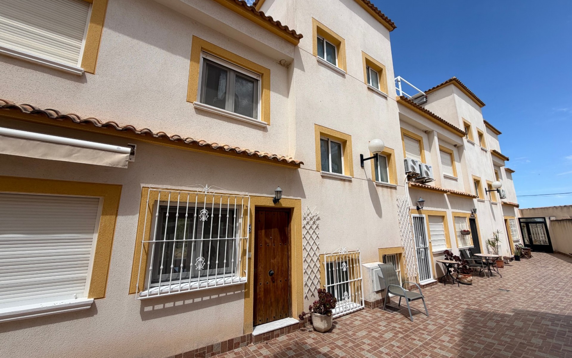 Resale - Townhouse - Torremendo