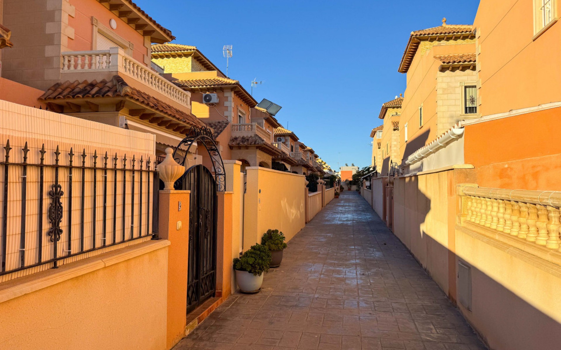 Resale - Townhouse - Torrevieja - Aguas Nuevas