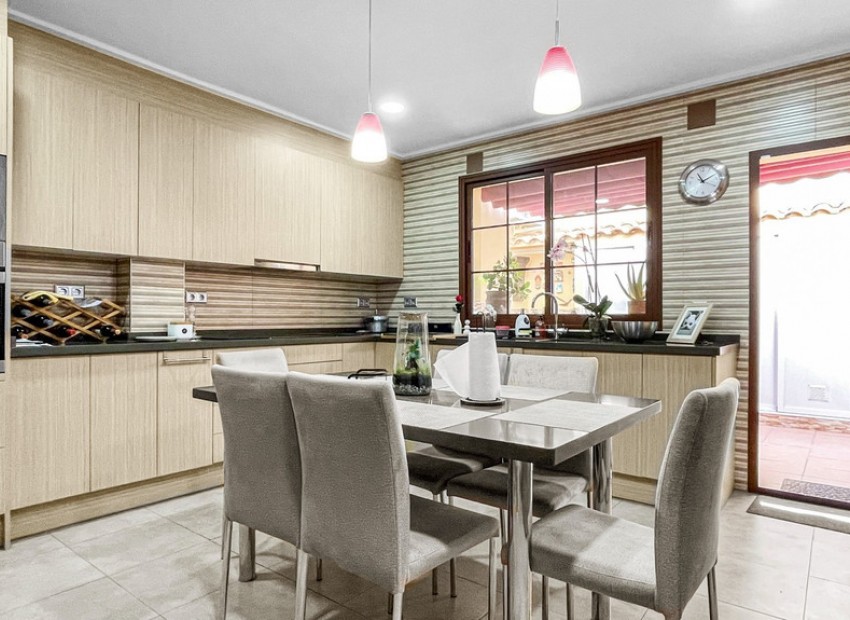 Resale - Townhouse - Torrevieja - Torrevieja Centro